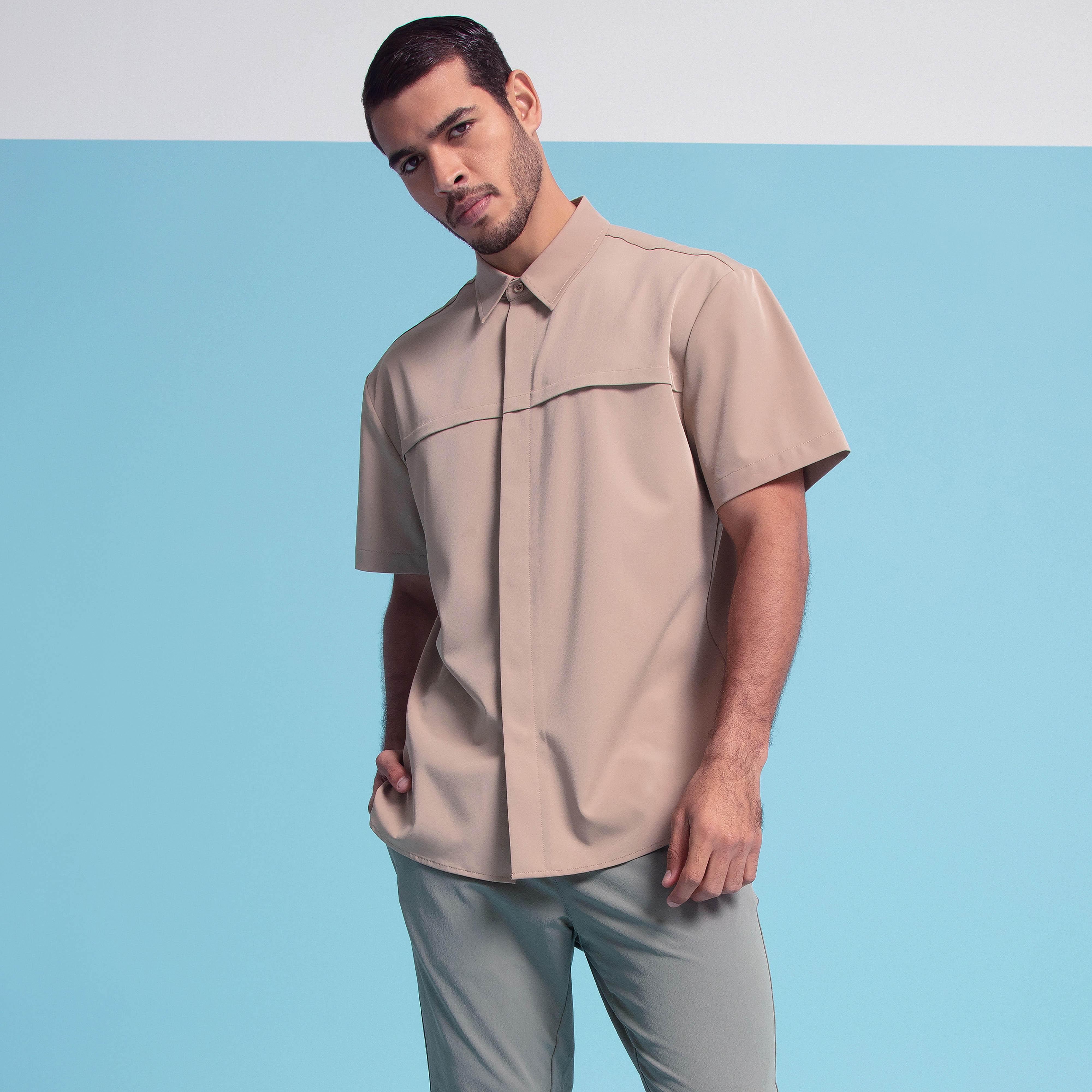 قميص مستدام بقصّة مريحة وياقة واسعة وأكمام قصيرة من آيكونيك-men-clothing-shirts-image-1