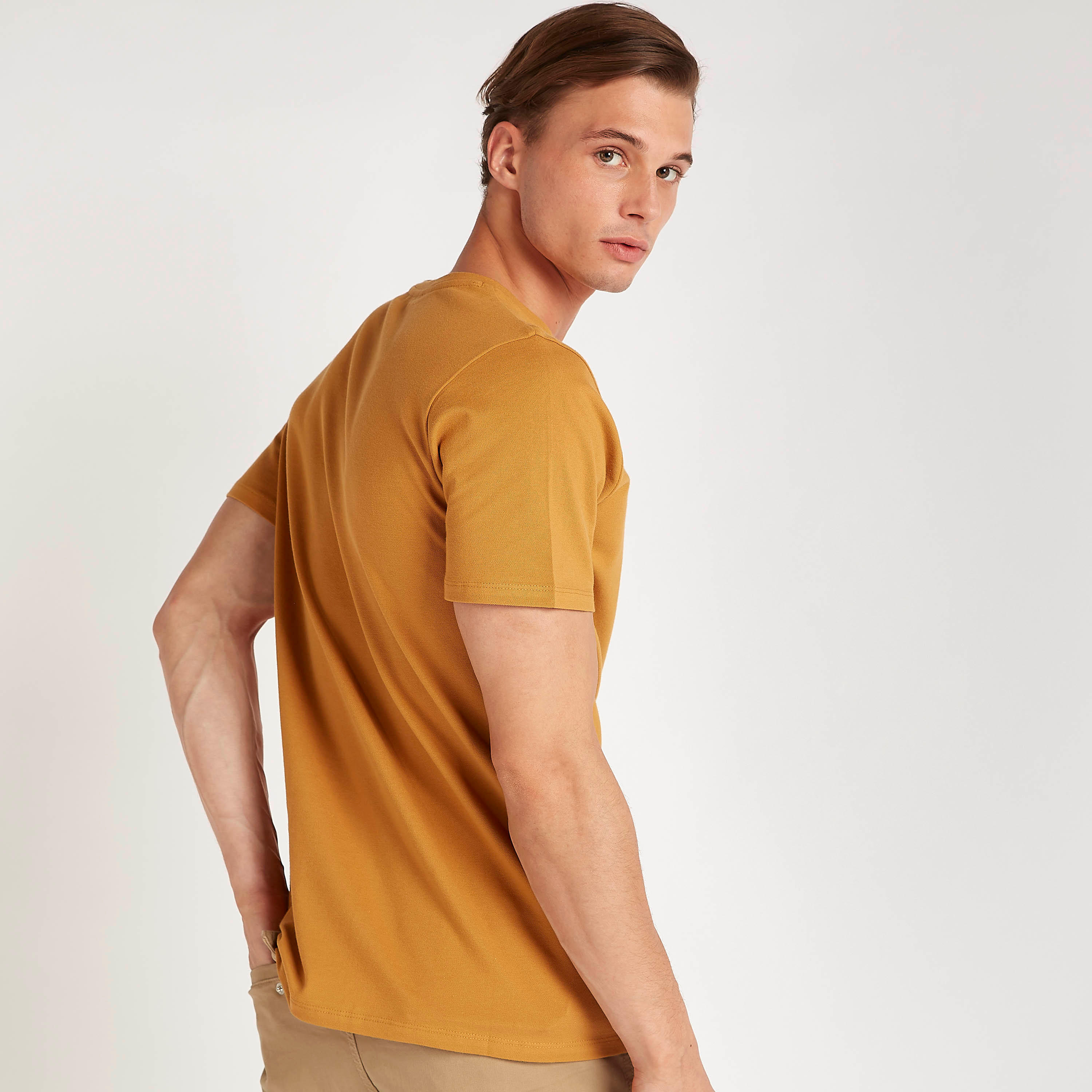 تيشيرت بياقة ضيّقة وأكمام قصيرة وطبعات من بوسيني-men-clothing-tshirtsandpolos-tshirts-image-1