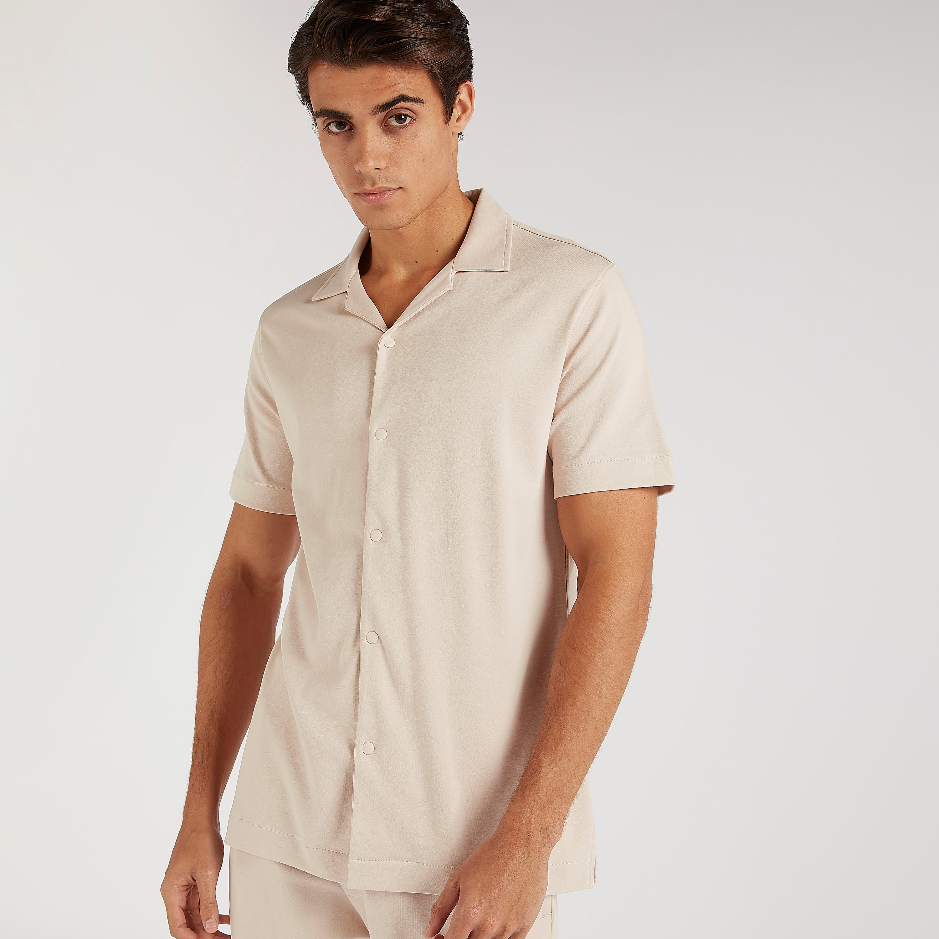 قميص سادة بأكمام قصيرة من آيكونيك-men-clothing-shirts-image-1