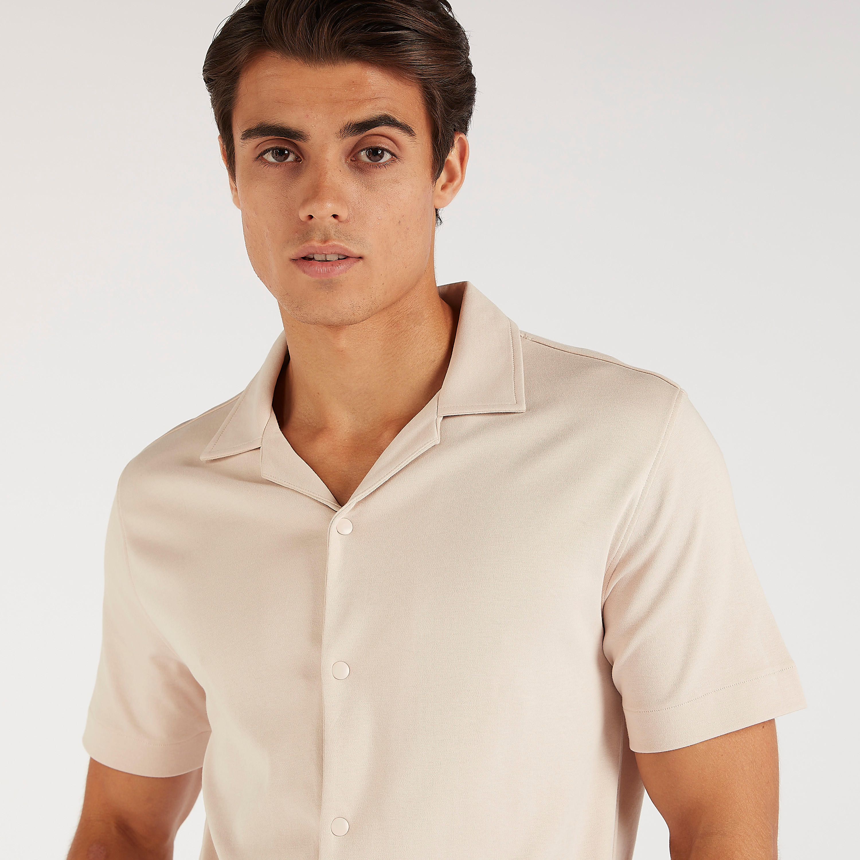 قميص سادة بأكمام قصيرة من آيكونيك-men-clothing-shirts-image-3