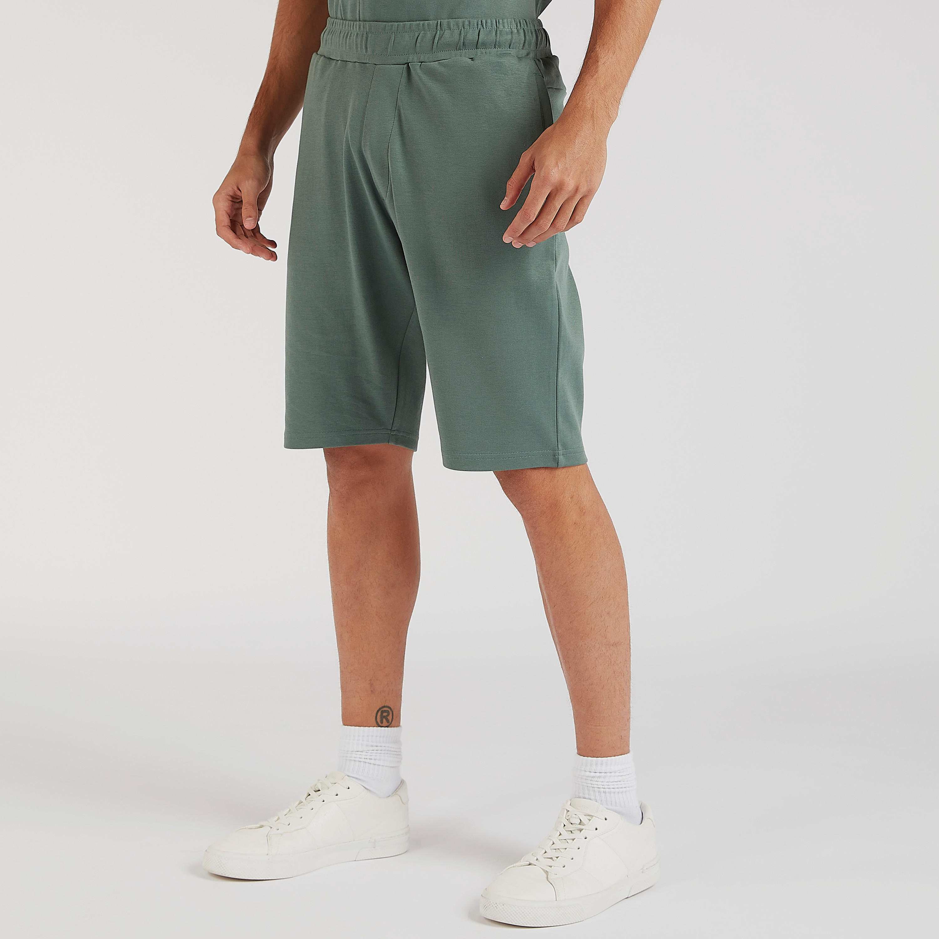 شورت سادة بخصر مطاطي وجيوب من آيكونيك-men-clothing-bottoms-shorts-image-1
