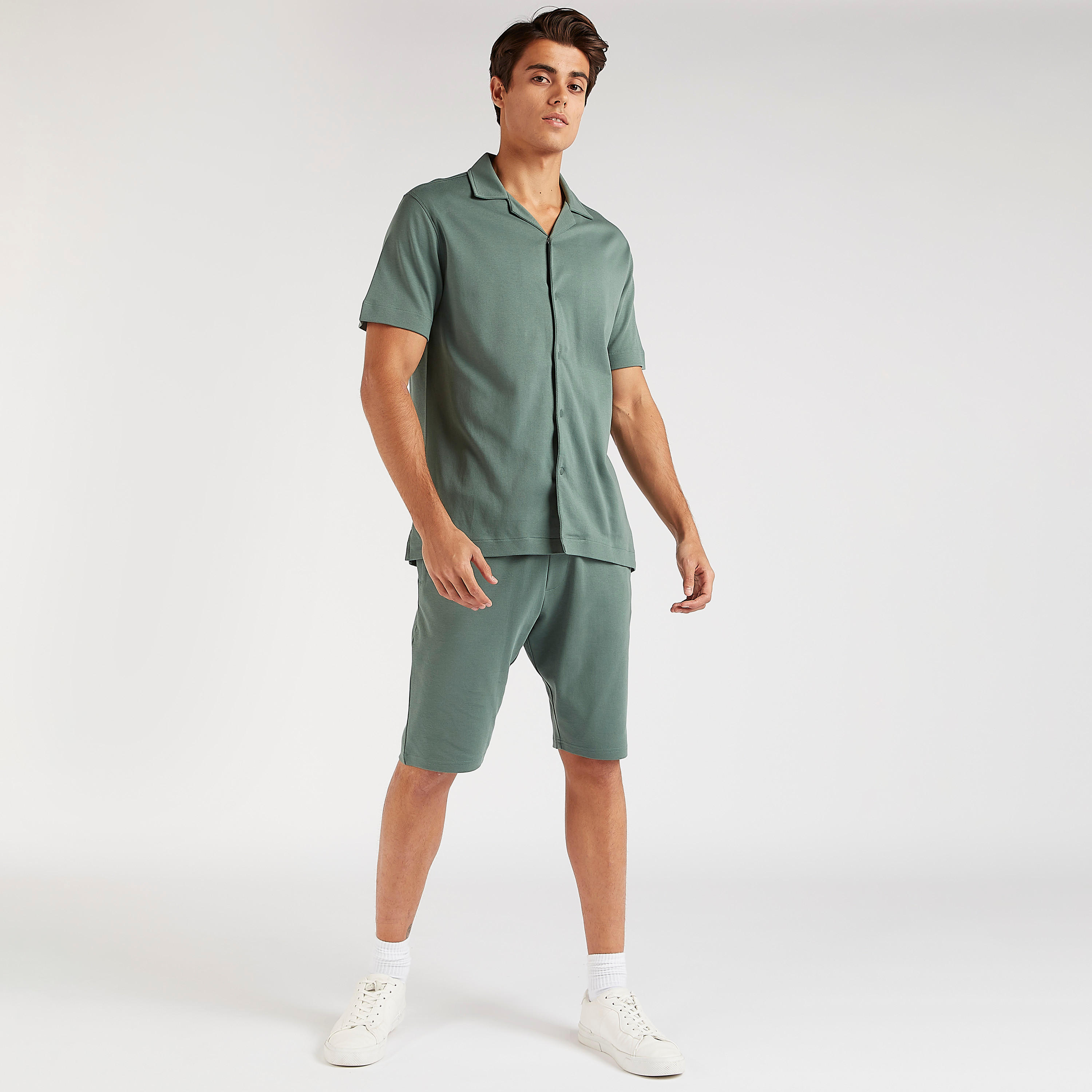 شورت سادة بخصر مطاطي وجيوب من آيكونيك-men-clothing-bottoms-shorts-image-2
