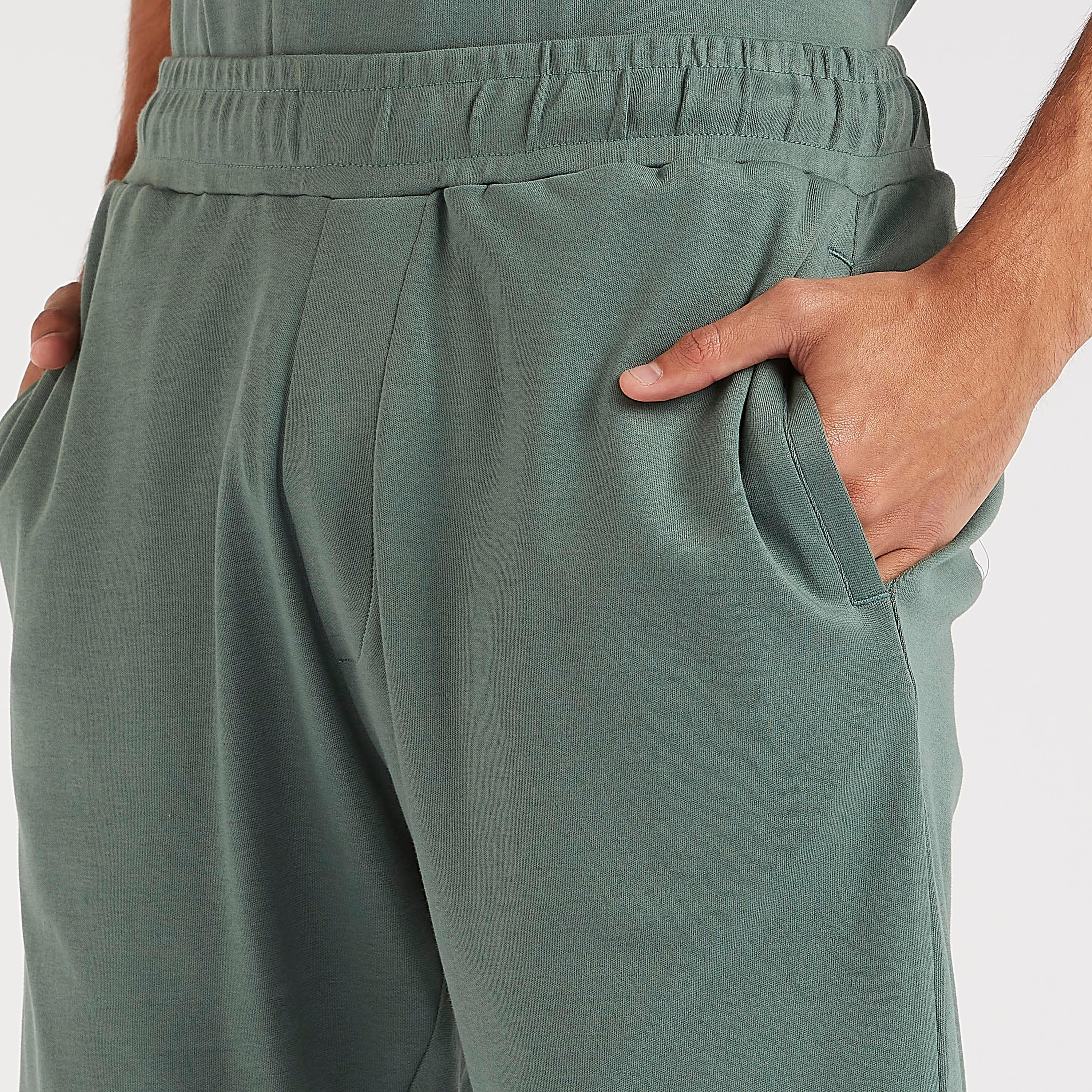 شورت سادة بخصر مطاطي وجيوب من آيكونيك-men-clothing-bottoms-shorts-image-3