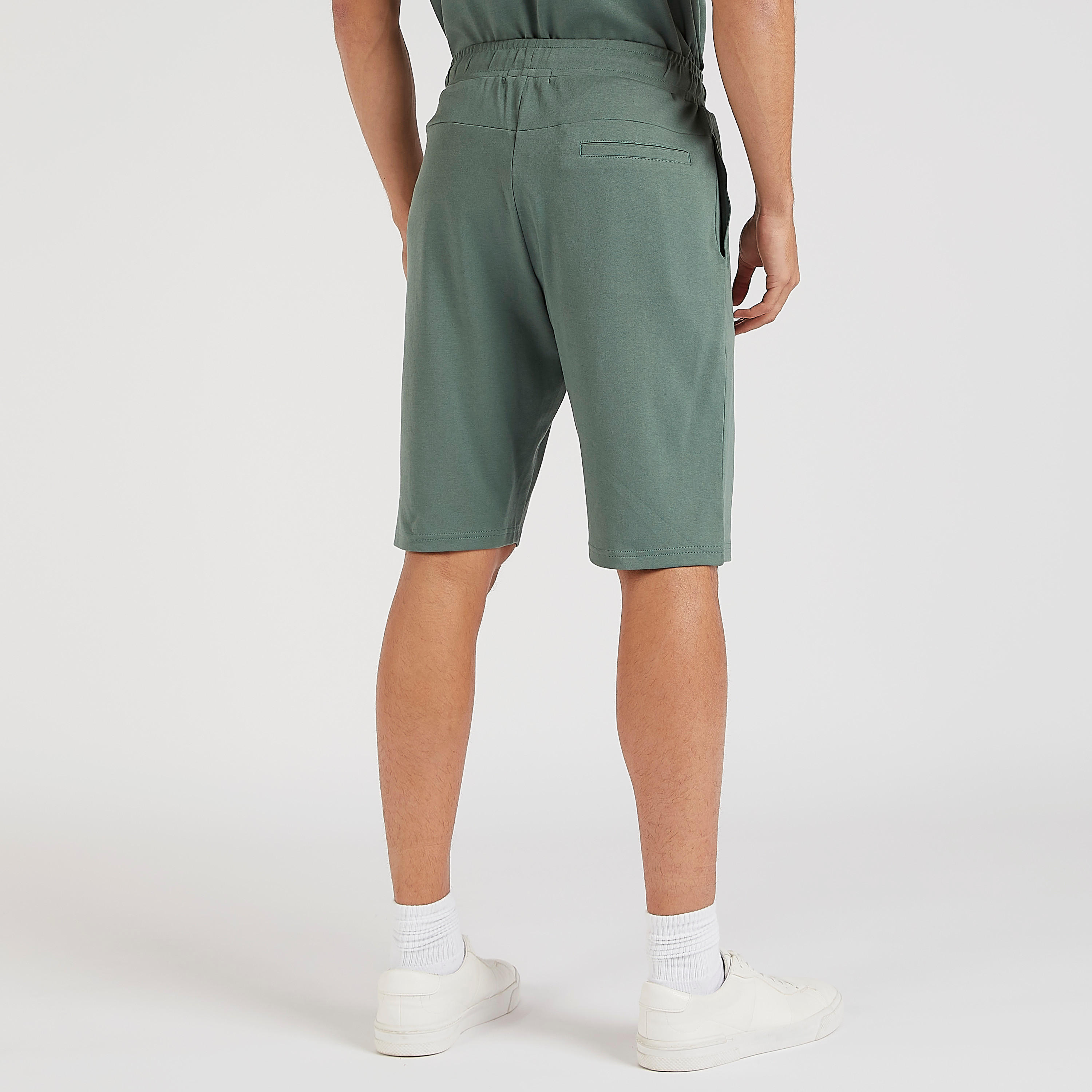 شورت سادة بخصر مطاطي وجيوب من آيكونيك-men-clothing-bottoms-shorts-image-4