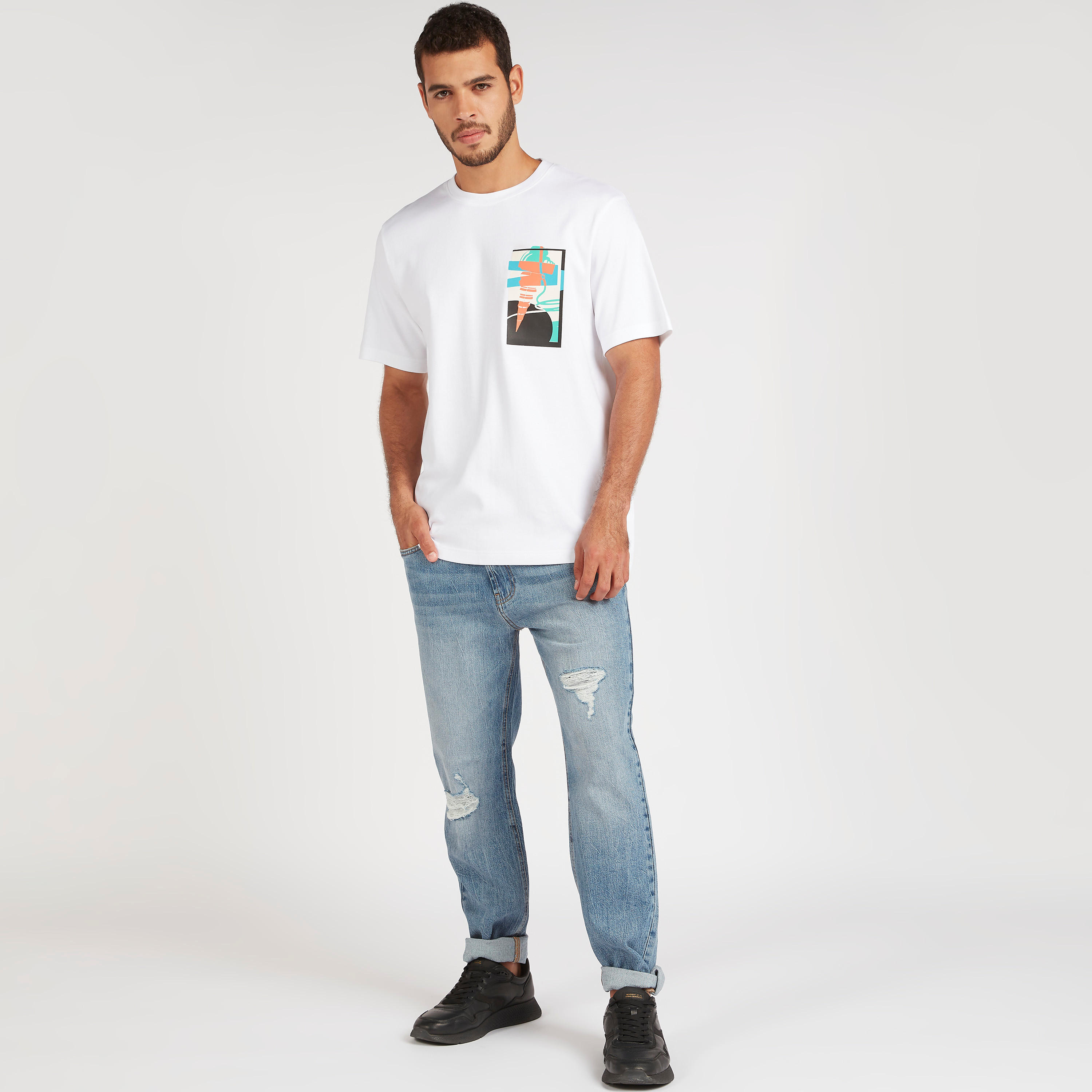 تيشيرت بياقة ضيّقة وأكمام قصيرة وطبعات من بوسيني-men-clothing-tshirtsandpolos-tshirts-image-2