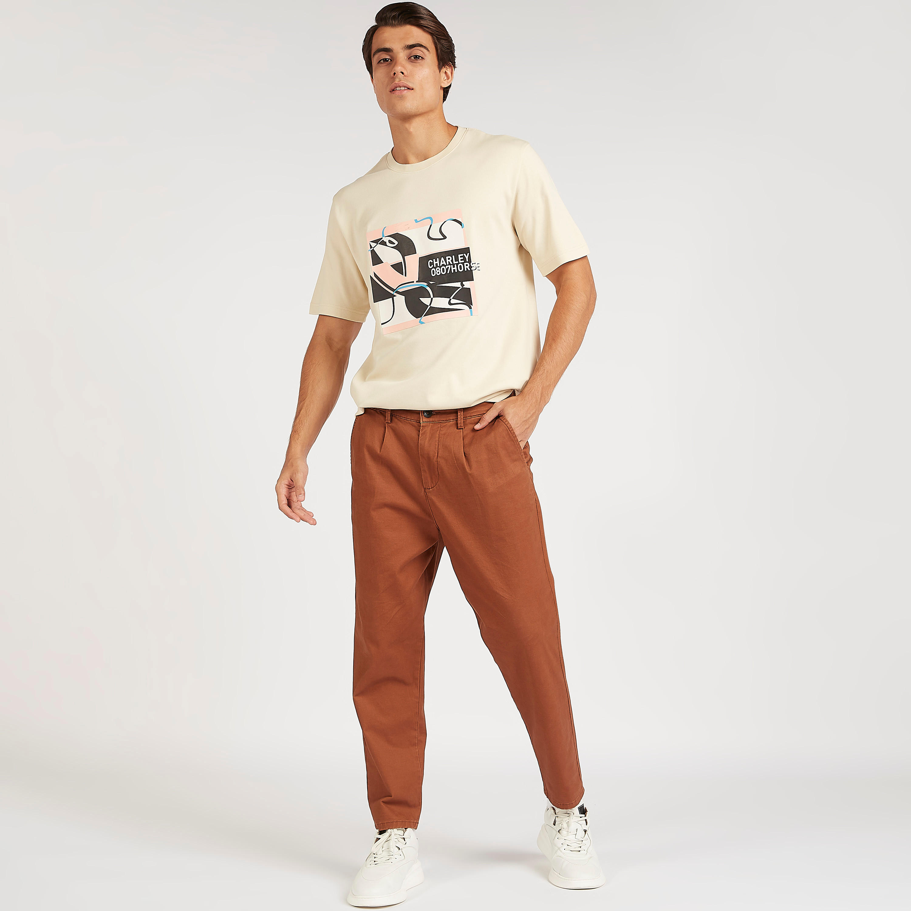 تيشيرت بياقة ضيّقة وأكمام قصيرة وطبعات من بوسيني-men-clothing-tshirtsandpolos-tshirts-image-2