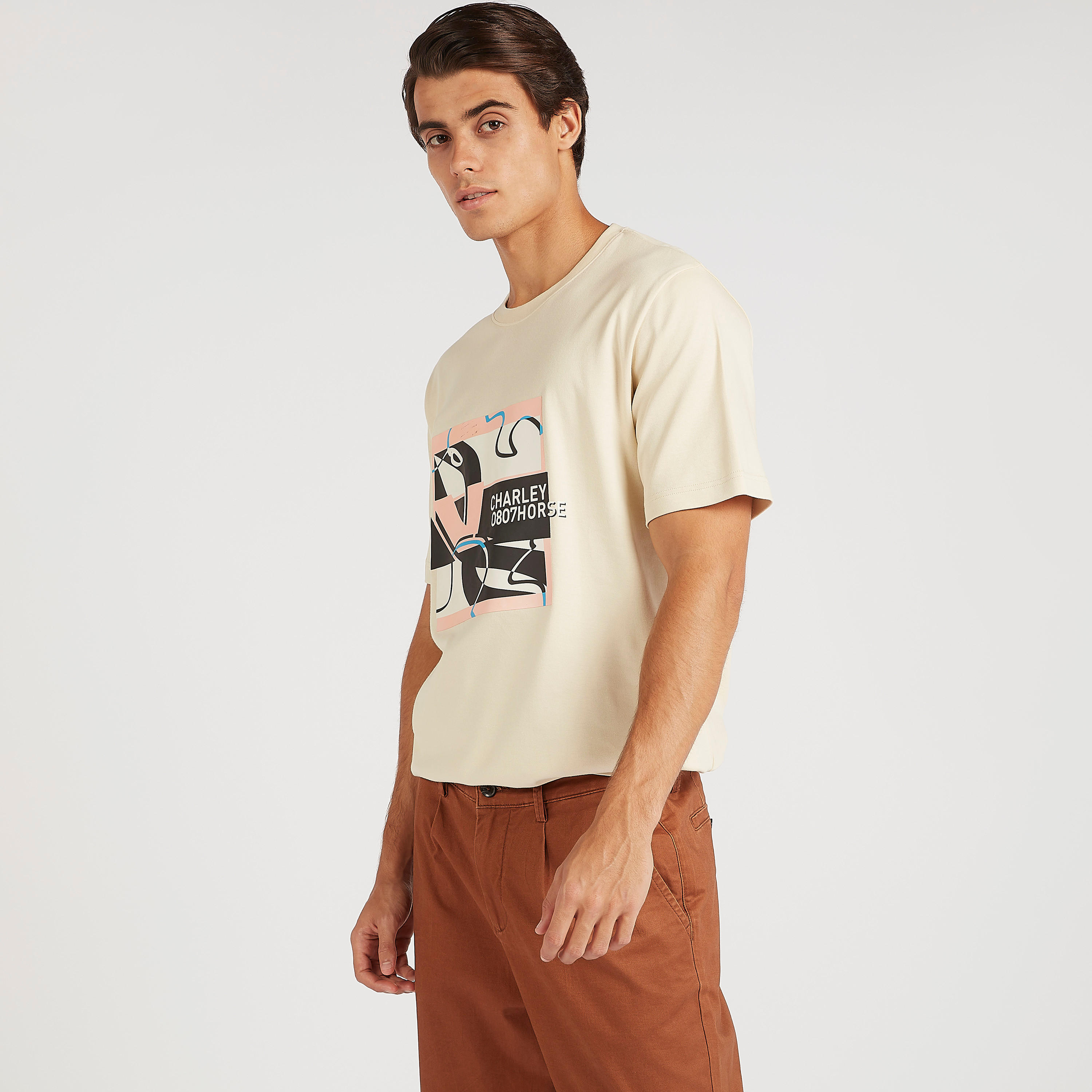 تيشيرت بياقة ضيّقة وأكمام قصيرة وطبعات من بوسيني-men-clothing-tshirtsandpolos-tshirts-image-5
