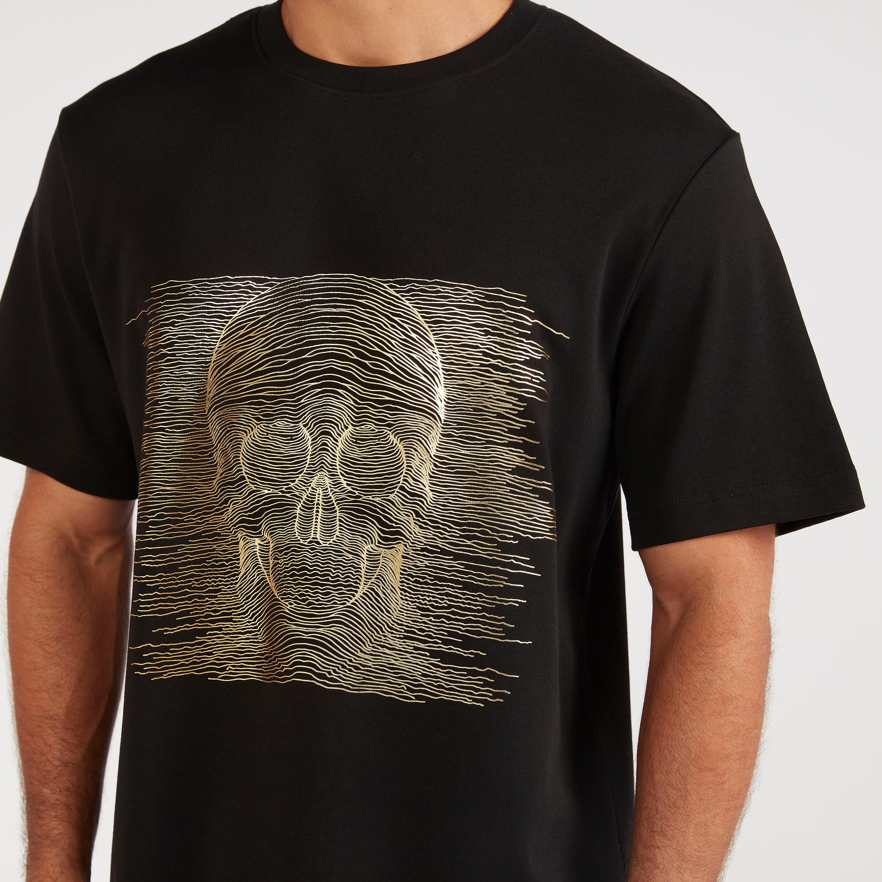 تيشيرت بياقة ضيّقة وأكمام قصيرة وطبعات من آيكونيك-men-clothing-tshirtsandpolos-tshirts-image-3