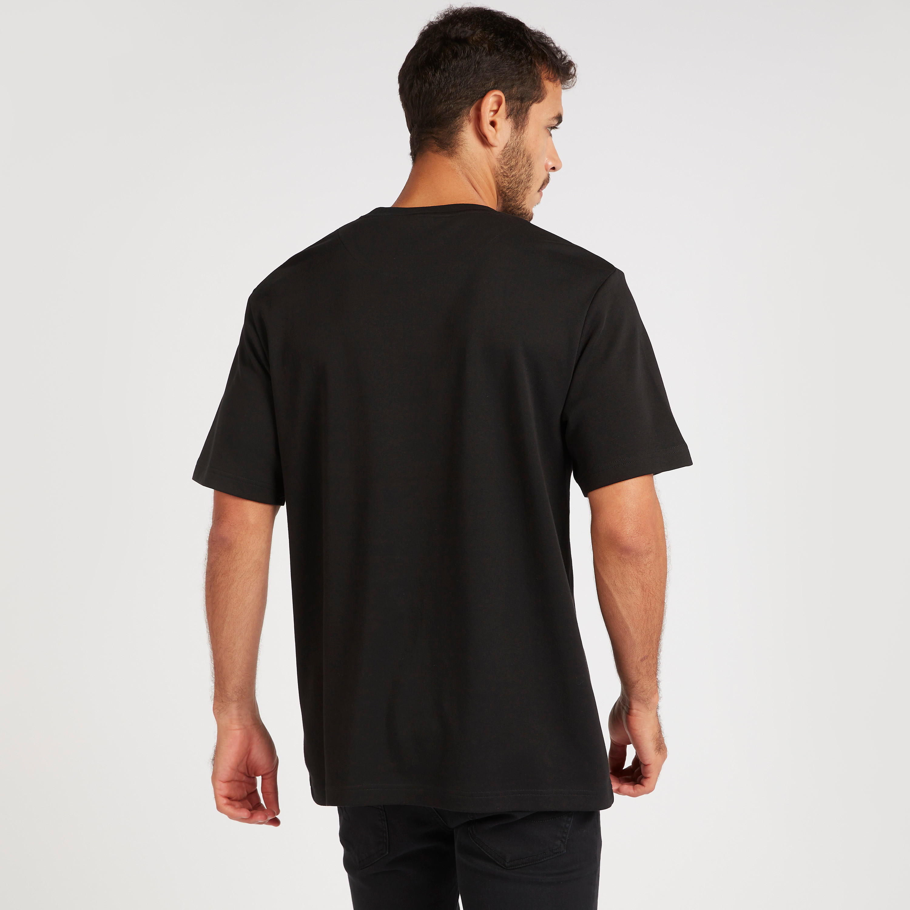 تيشيرت بياقة ضيّقة وأكمام قصيرة وطبعات من آيكونيك-men-clothing-tshirtsandpolos-tshirts-image-4
