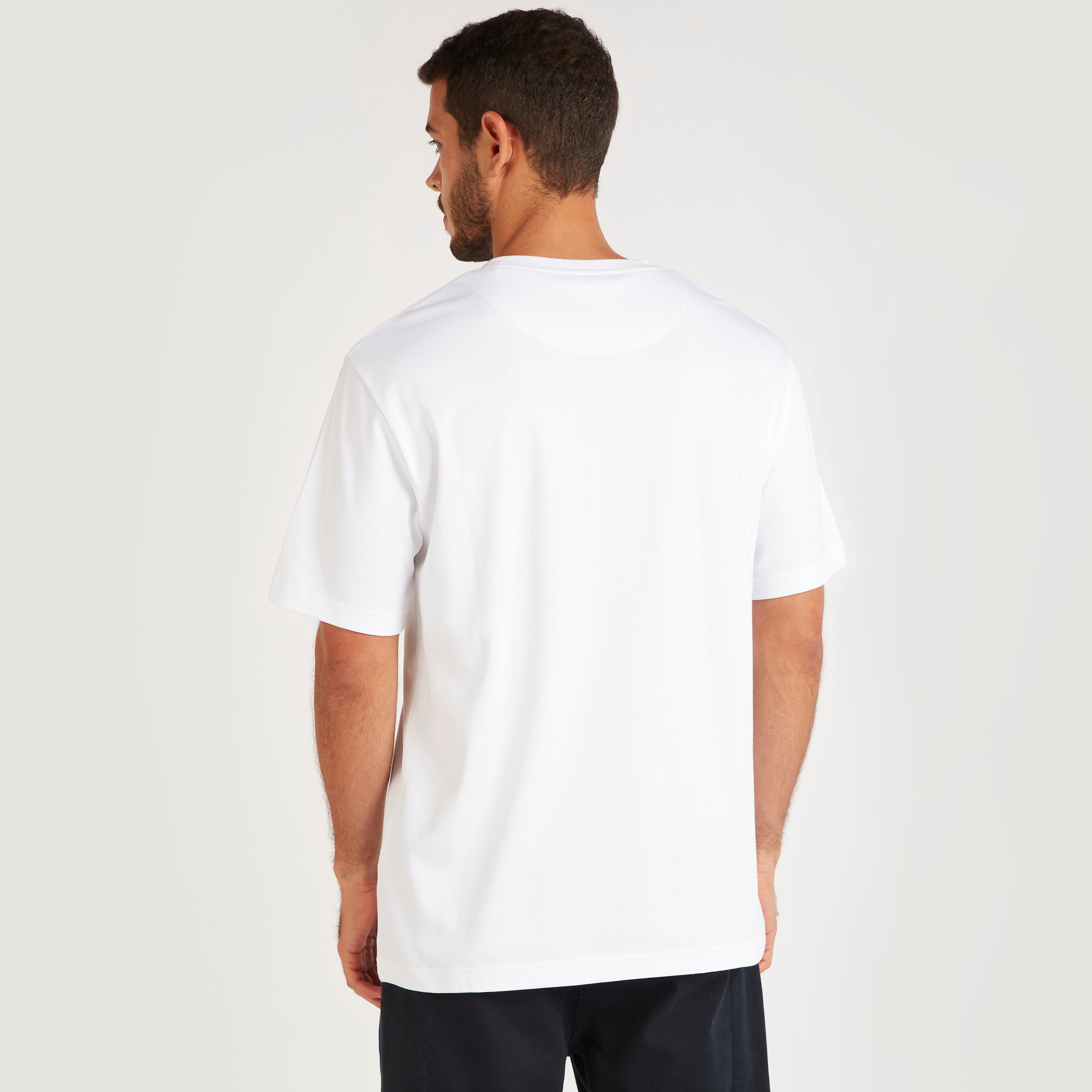 تيشيرت بياقة ضيّقة وأكمام قصيرة وطبعات من آيكونيك-men-clothing-tshirtsandpolos-tshirts-image-4
