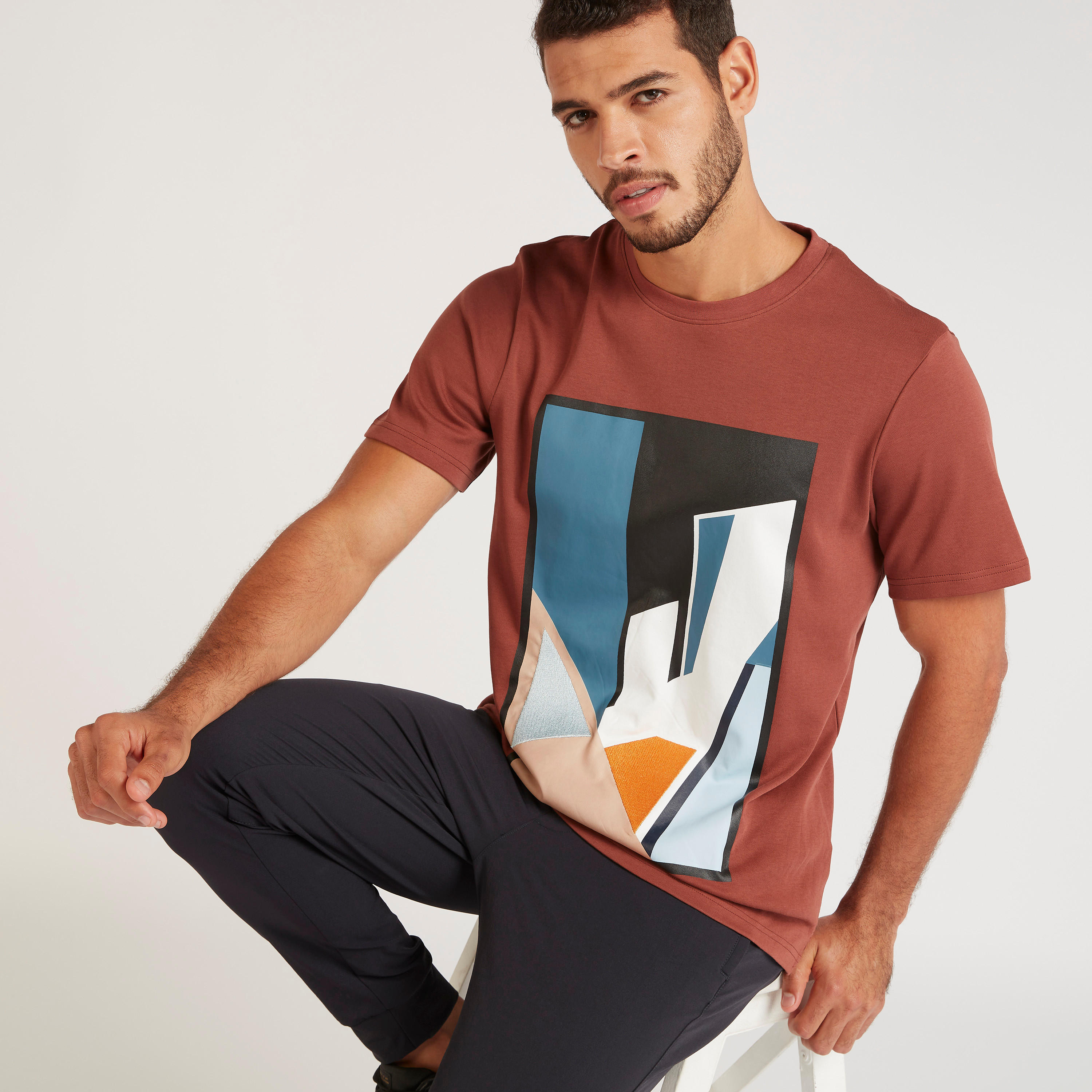 تيشيرت بياقة ضيّقة وأكمام قصيرة وطبعات من آيكونيك-men-clothing-tshirtsandpolos-tshirts-image-1
