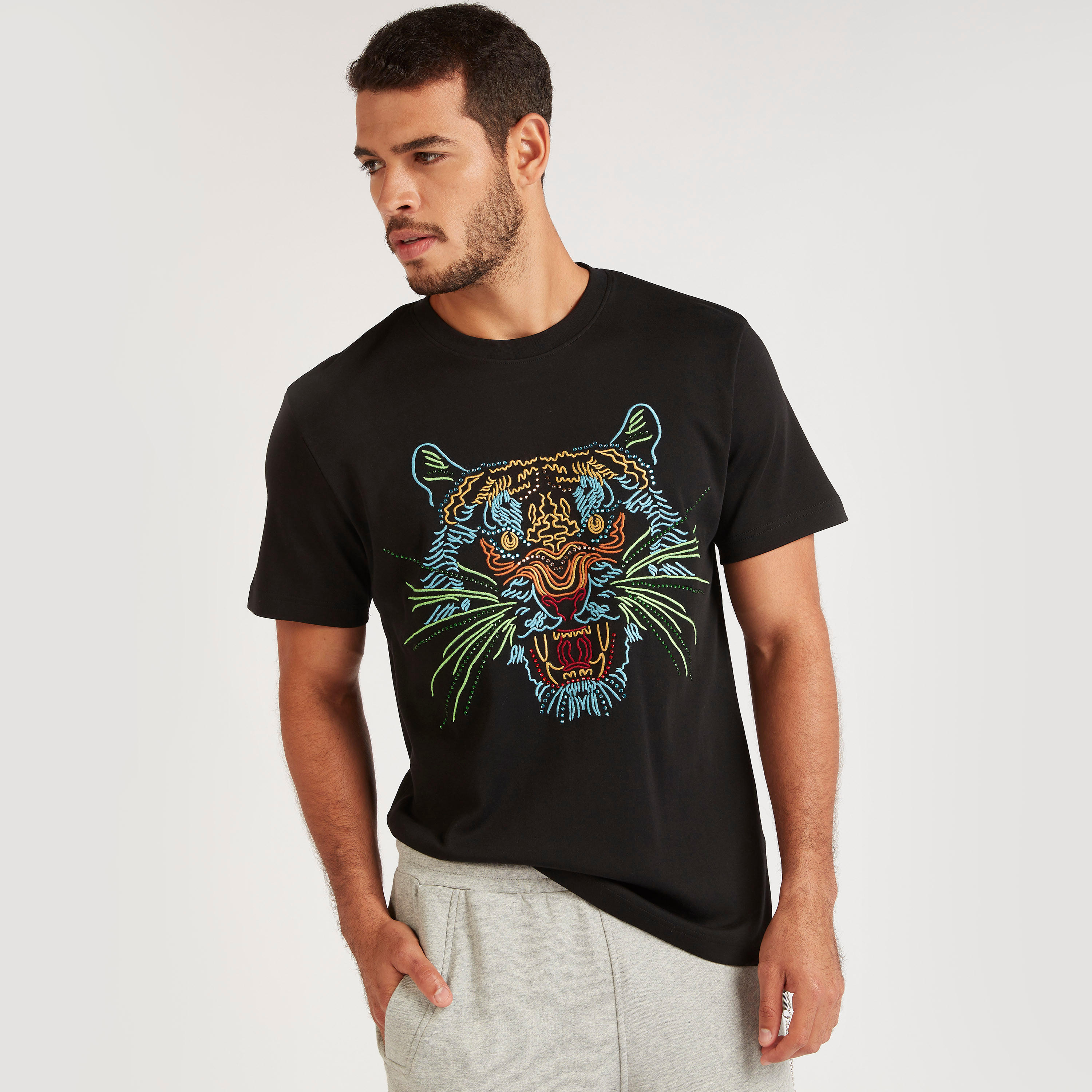 تيشيرت بياقة ضيّقة وأكمام قصيرة وطبعات من بوسيني-men-clothing-tshirtsandpolos-tshirts-image-1