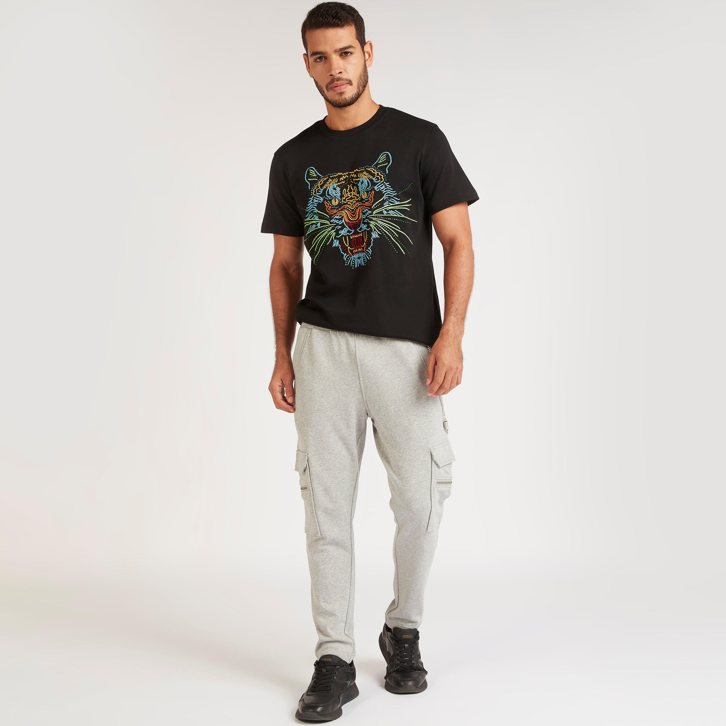 تيشيرت بياقة ضيّقة وأكمام قصيرة وطبعات من بوسيني-men-clothing-tshirtsandpolos-tshirts-image-2