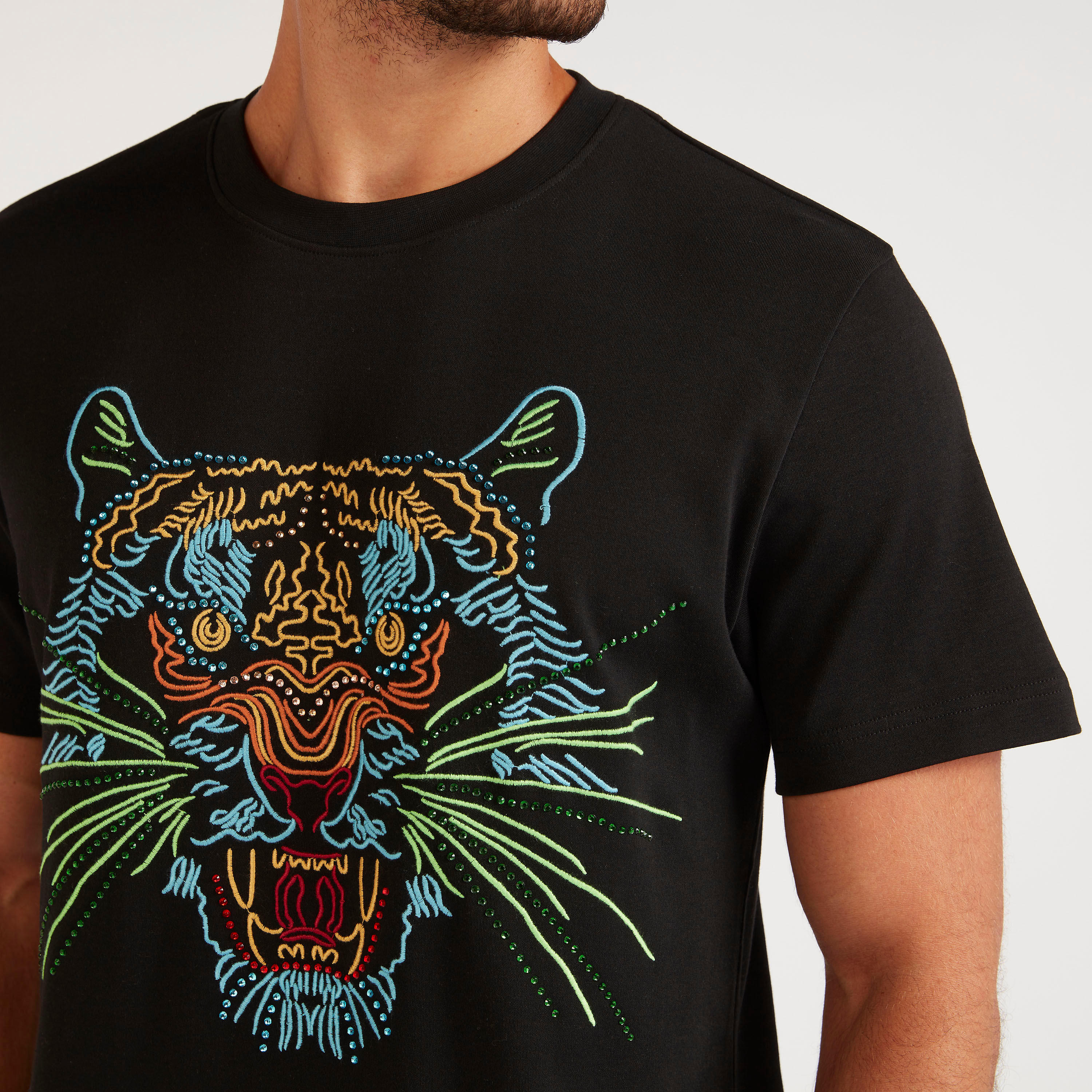 تيشيرت بياقة ضيّقة وأكمام قصيرة وطبعات من بوسيني-men-clothing-tshirtsandpolos-tshirts-image-3