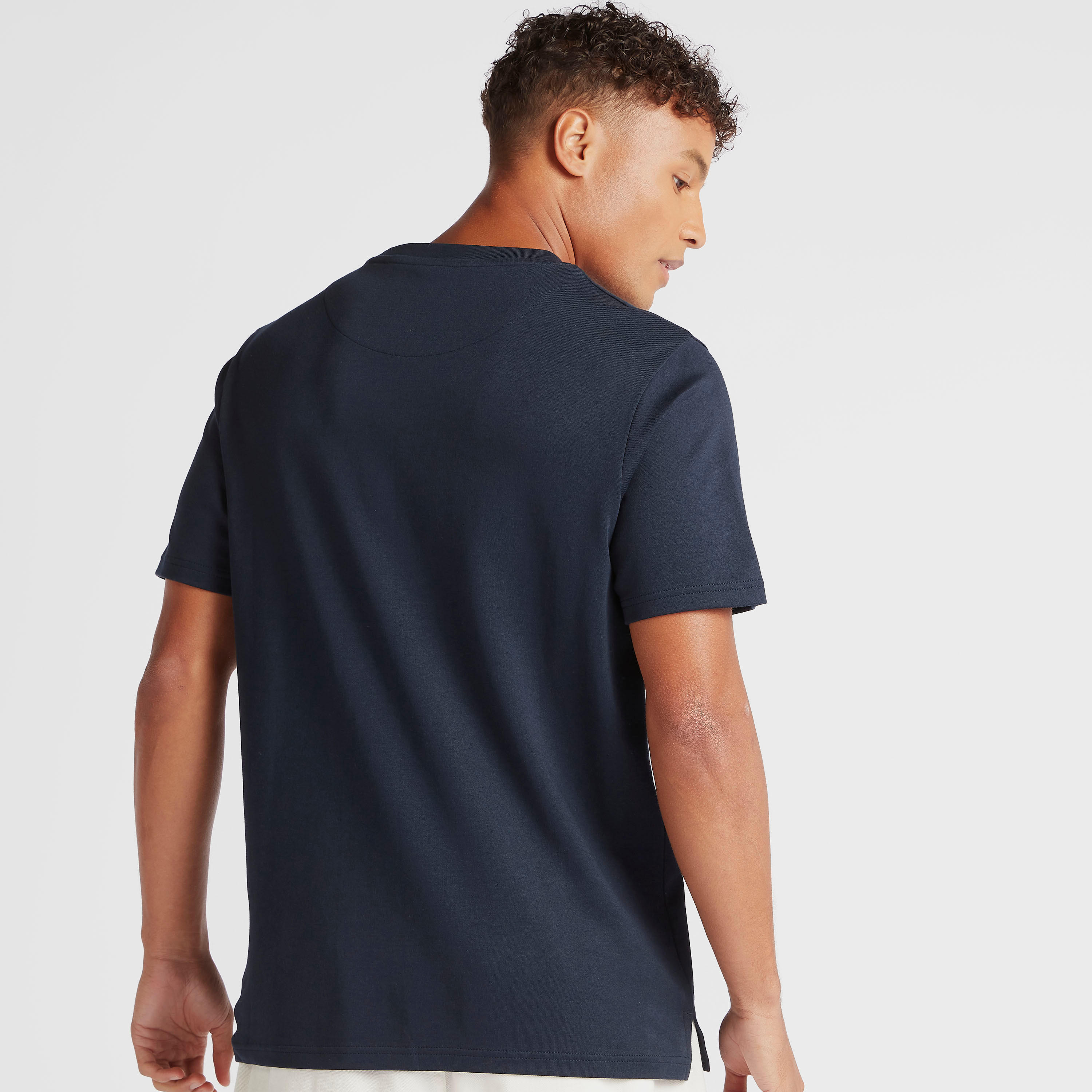 تيشيرت بياقة ضيّقة وأكمام قصيرة وطبعات من آيكونيك-men-clothing-tshirtsandpolos-tshirts-image-1