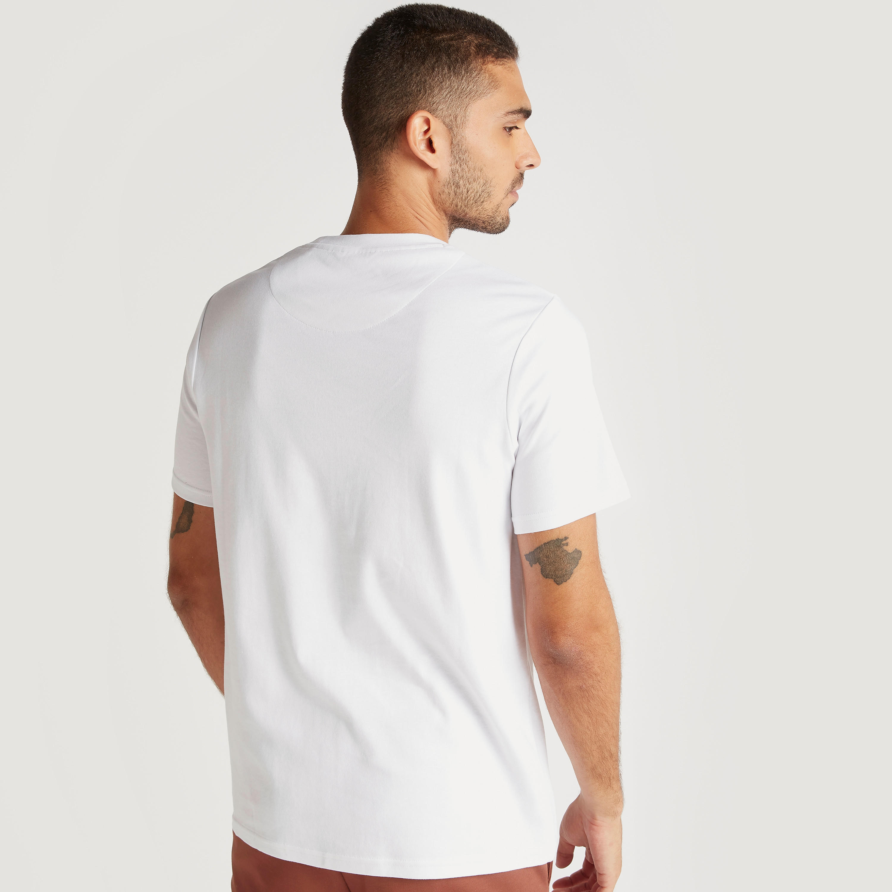 تيشيرت بطبعات بياقة ضيّقة من آيكونيك-men-clothing-tshirtsandpolos-tshirts-image-1