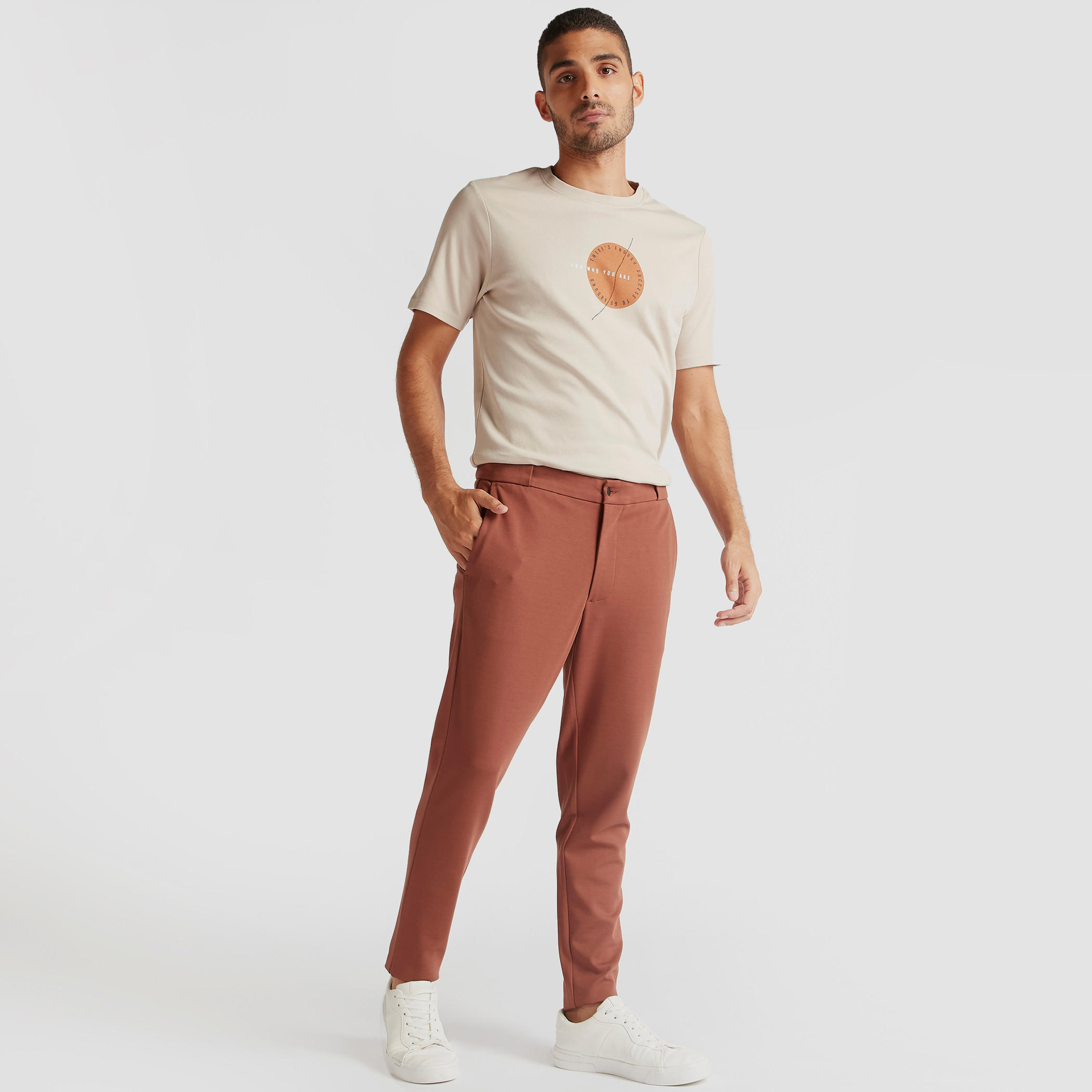 تيشيرت بقصة سليم وياقة ضيقة وأكمام قصيرة وطبعات-men-clothing-tshirtsandpolos-tshirts-image-4