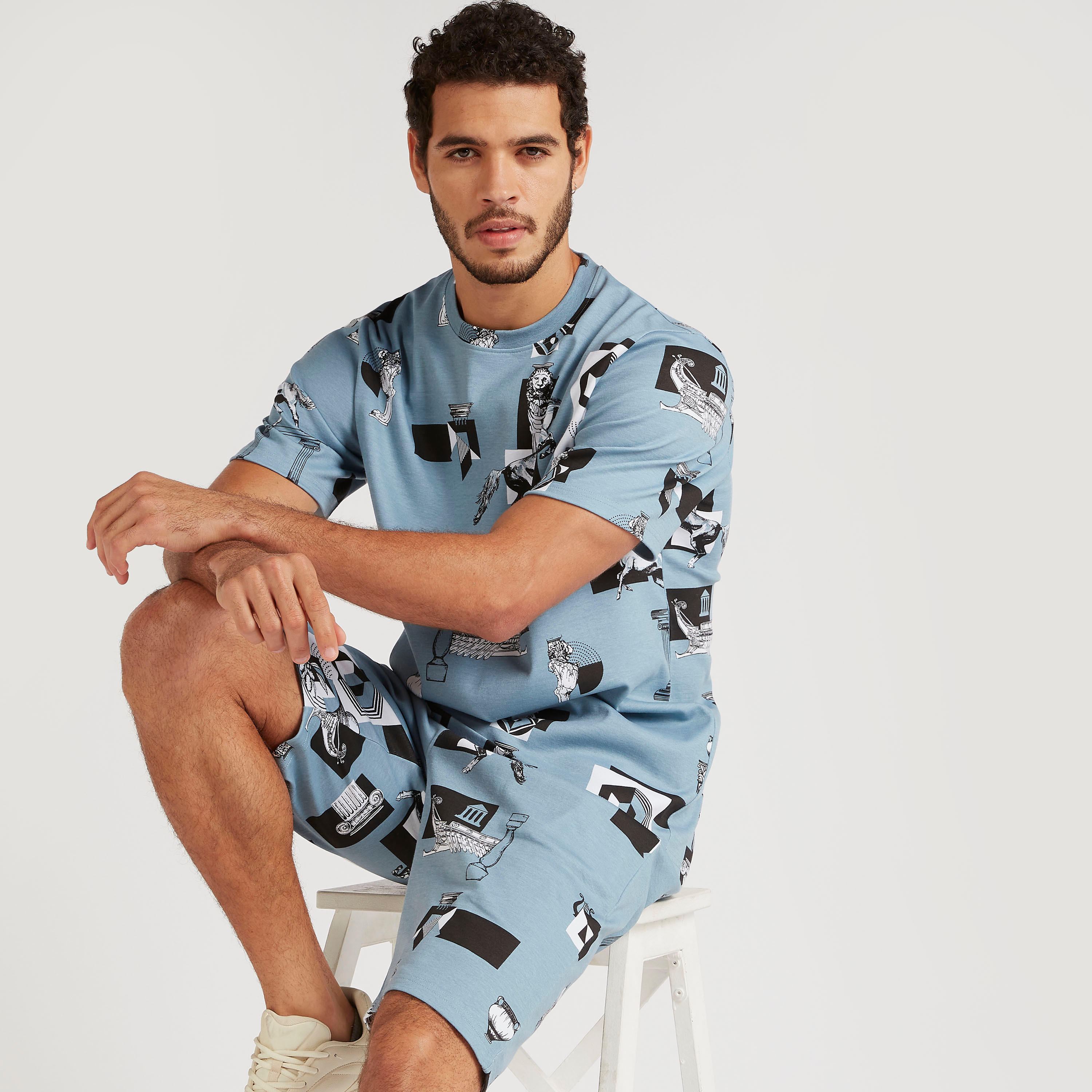 Iconic Printed Slim Fit Shorts with Drawstring Closure-men-clothing-bottoms-shorts-image-3