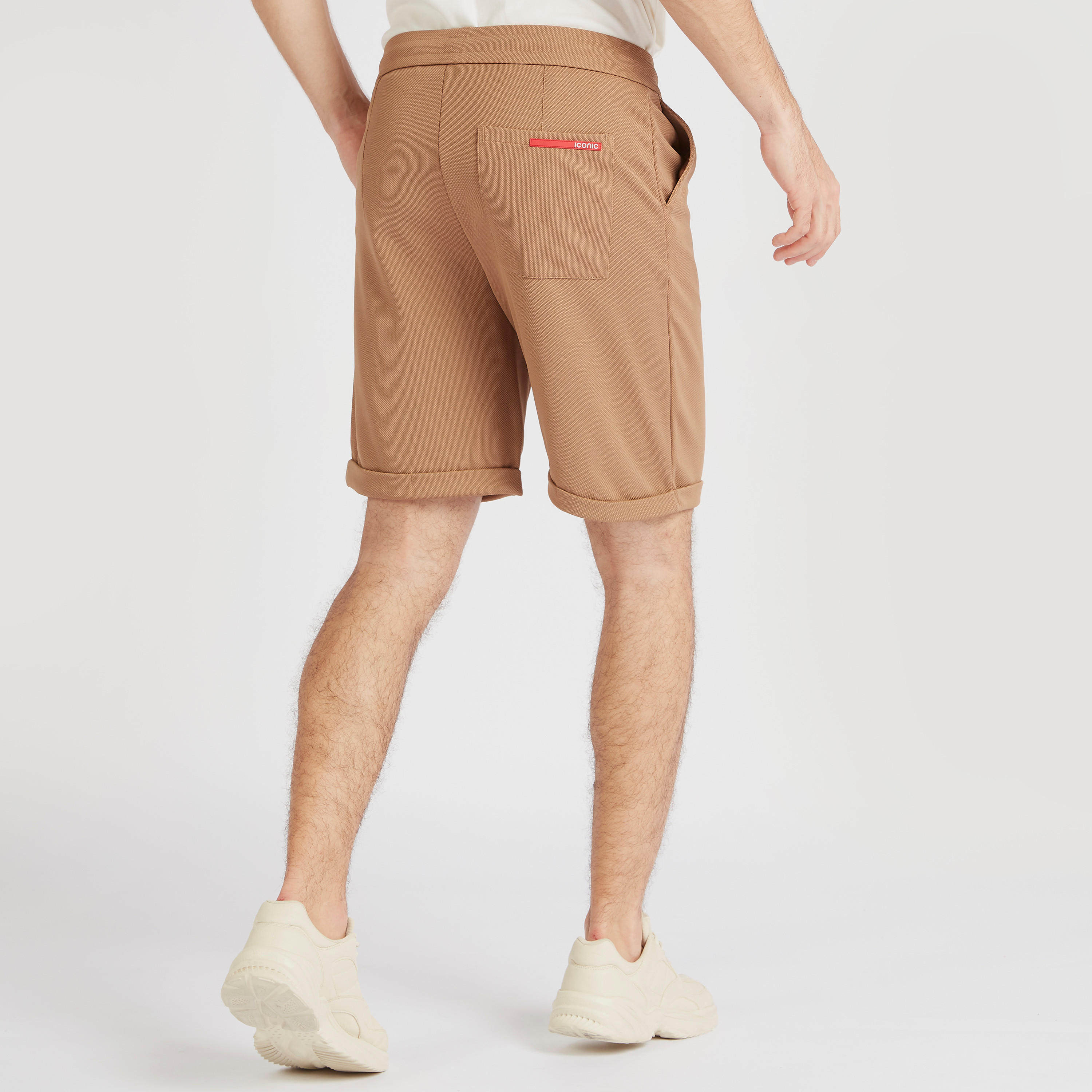 شورت بارز الملمس بجيوب وأطراف ملفوفة من آيكونيك-men-clothing-bottoms-shorts-image-4