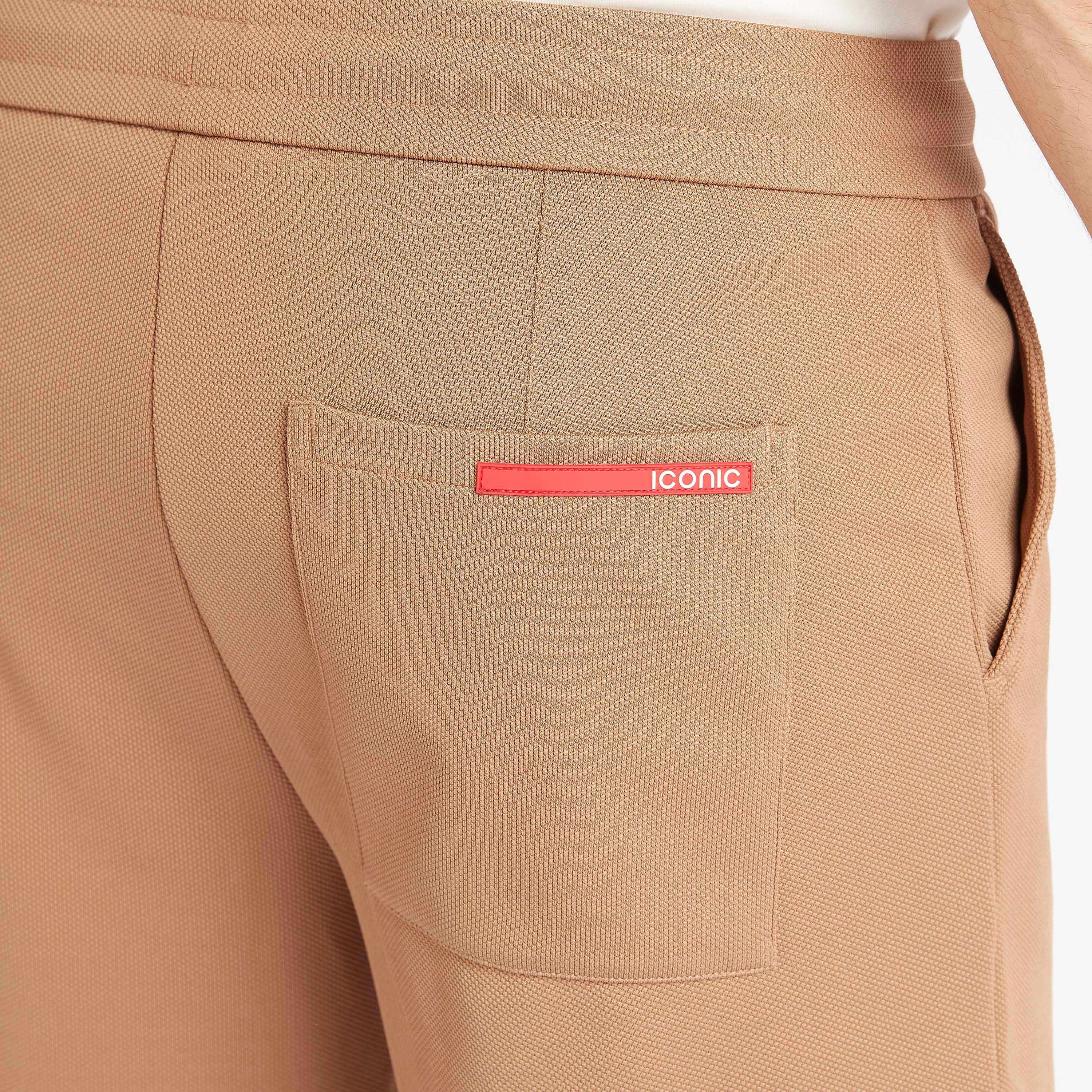 شورت بارز الملمس بجيوب وأطراف ملفوفة من آيكونيك-men-clothing-bottoms-shorts-image-5