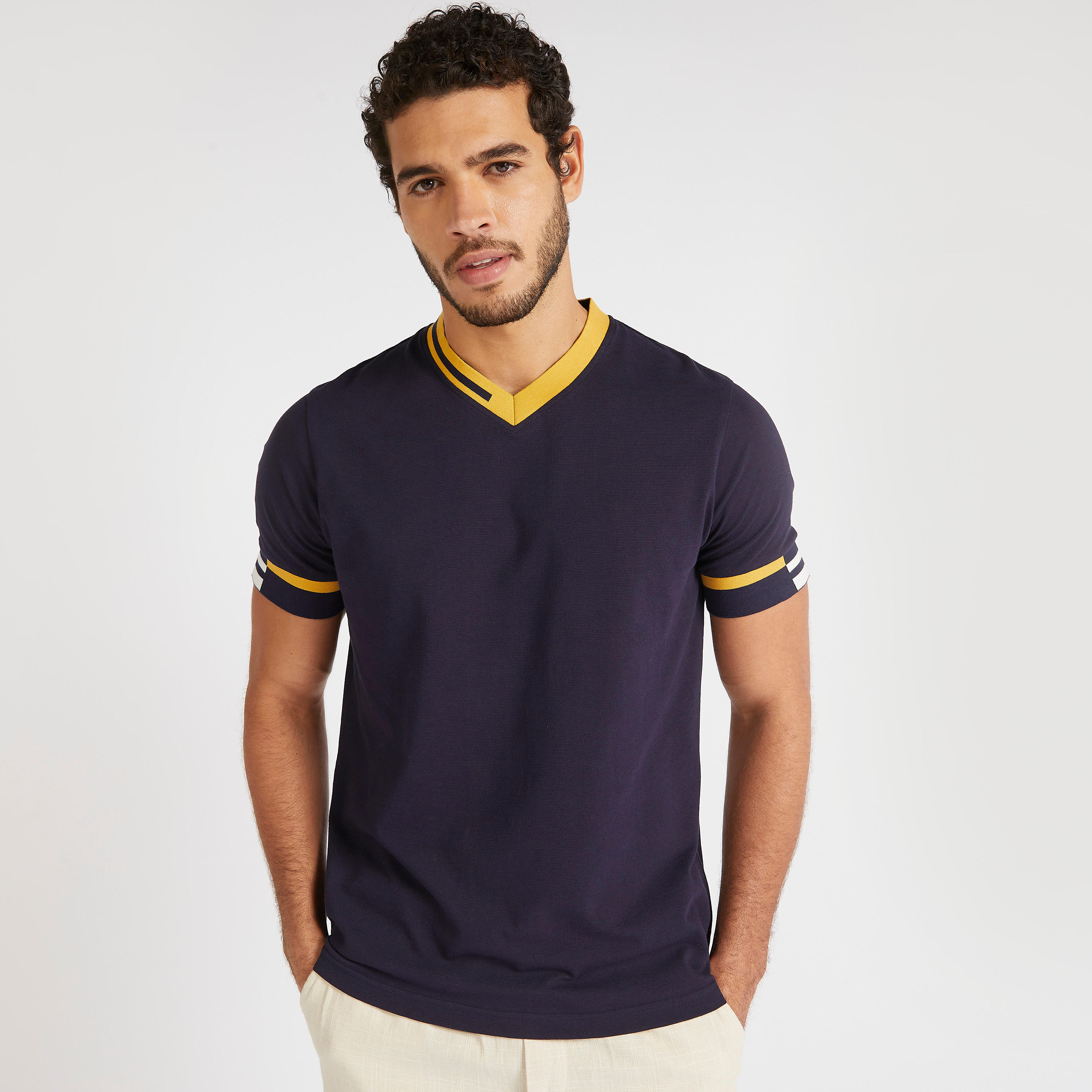 تيشيرت بياقة v وأكمام قصيرة من آيكونيك-men-clothing-tshirtsandpolos-tshirts-image-1