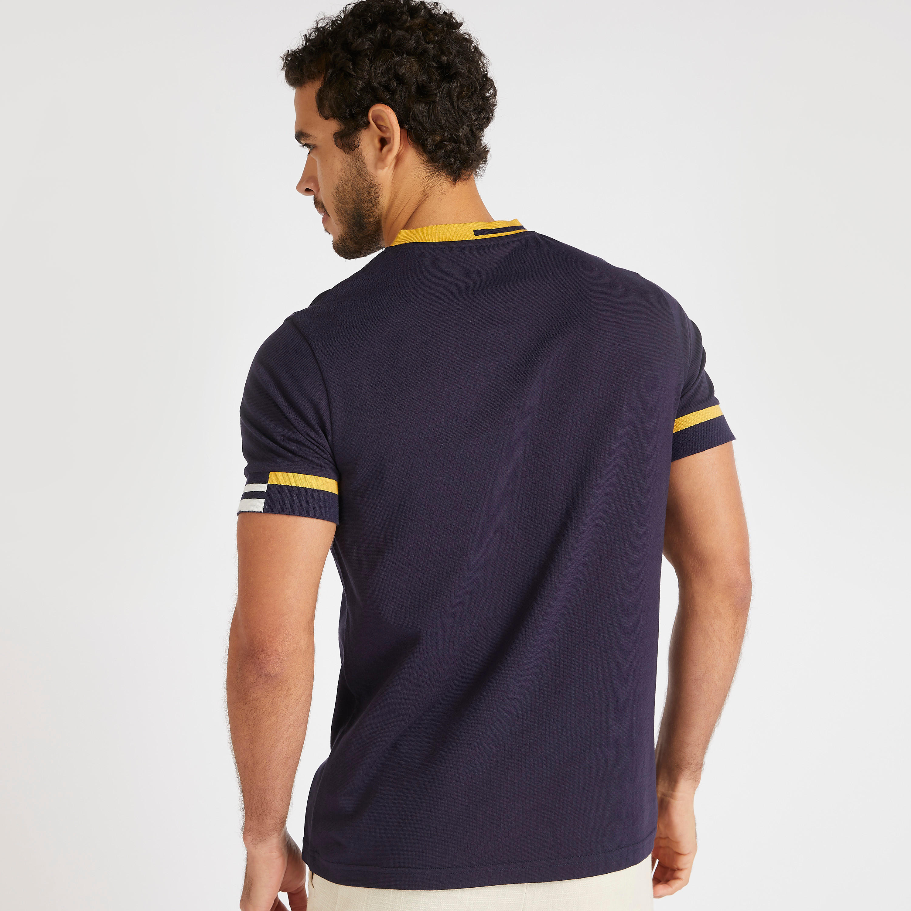 تيشيرت بياقة v وأكمام قصيرة من آيكونيك-men-clothing-tshirtsandpolos-tshirts-image-4