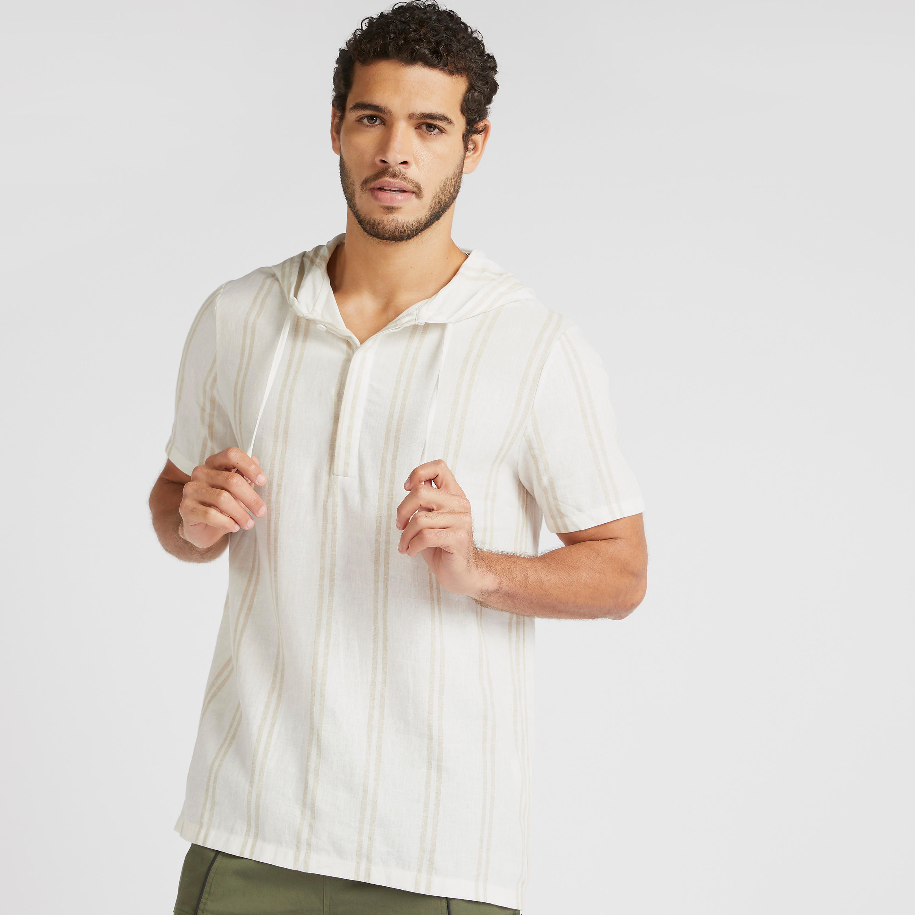 قميص مقلّم بقبّعة وأكمام قصيرة من آيكونيك-men-clothing-shirts-image-1