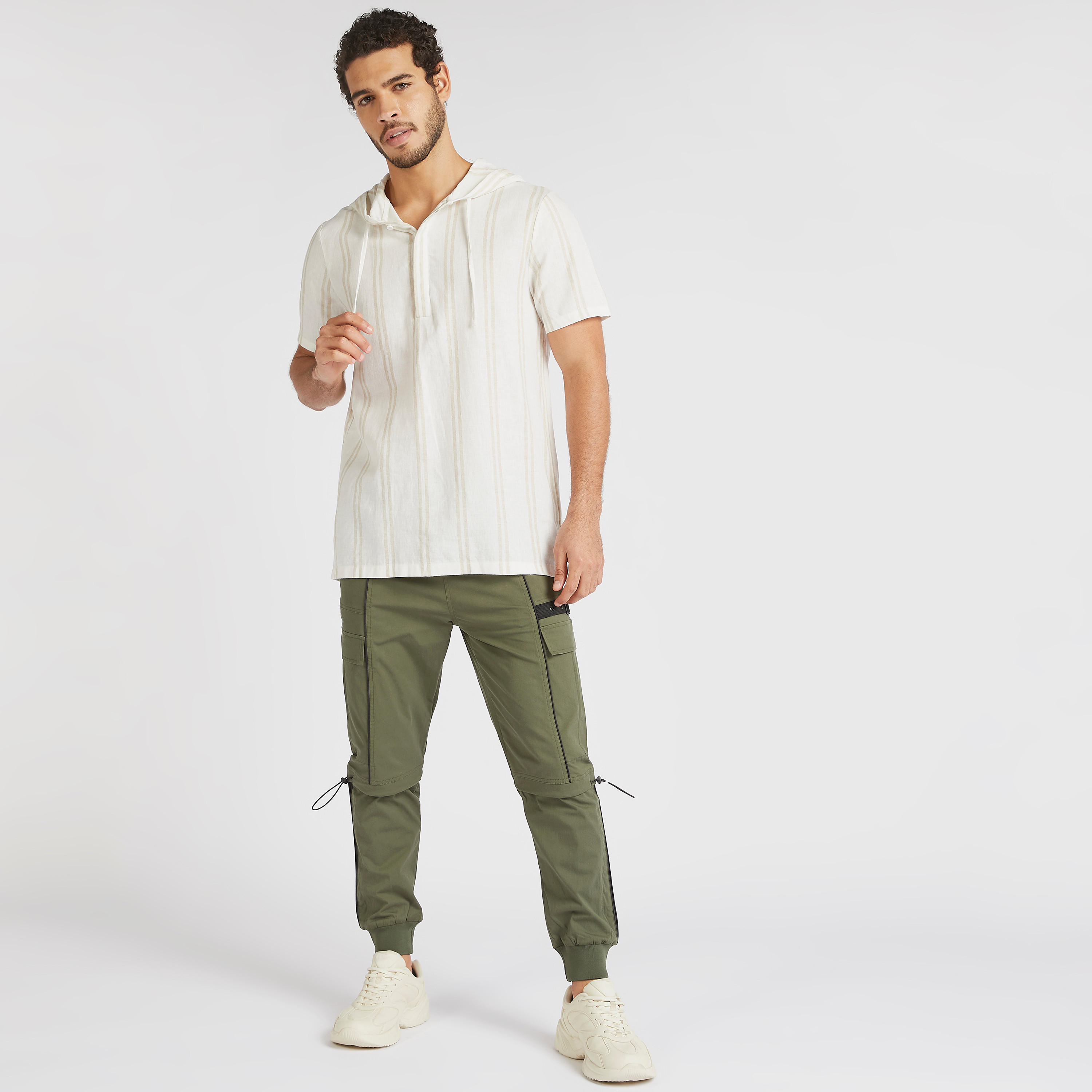 قميص مقلّم بقبّعة وأكمام قصيرة من آيكونيك-men-clothing-shirts-image-2
