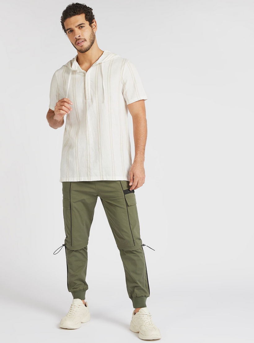 قميص مقلّم بقبّعة وأكمام قصيرة من آيكونيك-men-clothing-shirts-image-2