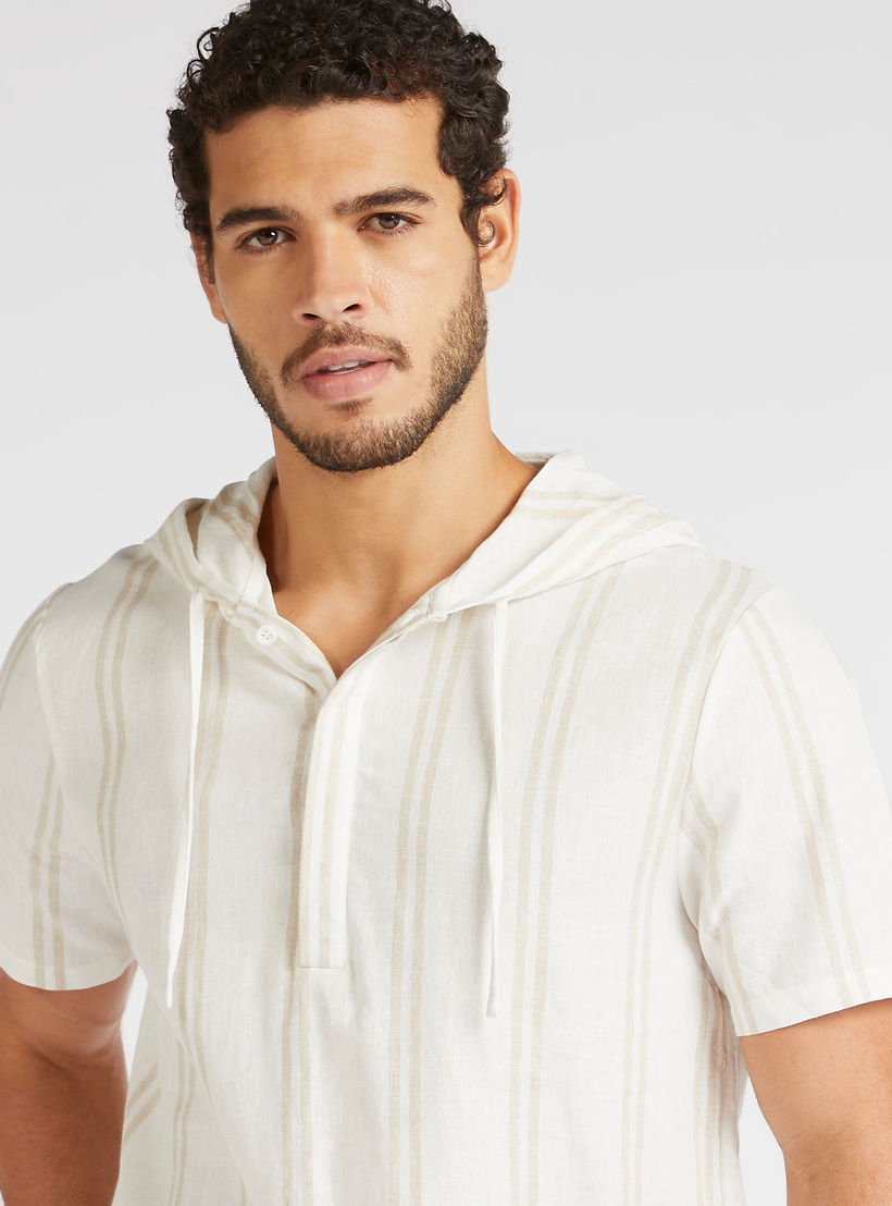قميص مقلّم بقبّعة وأكمام قصيرة من آيكونيك-men-clothing-shirts-image-3
