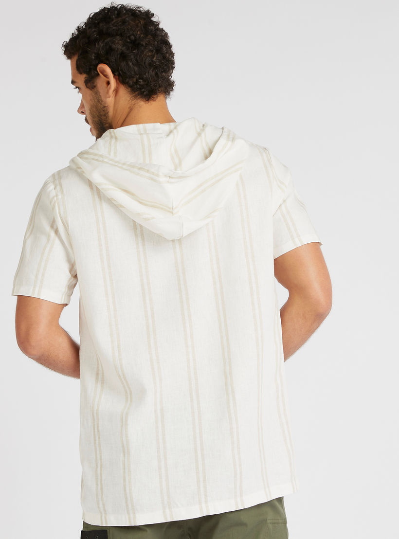 قميص مقلّم بقبّعة وأكمام قصيرة من آيكونيك-men-clothing-shirts-image-4
