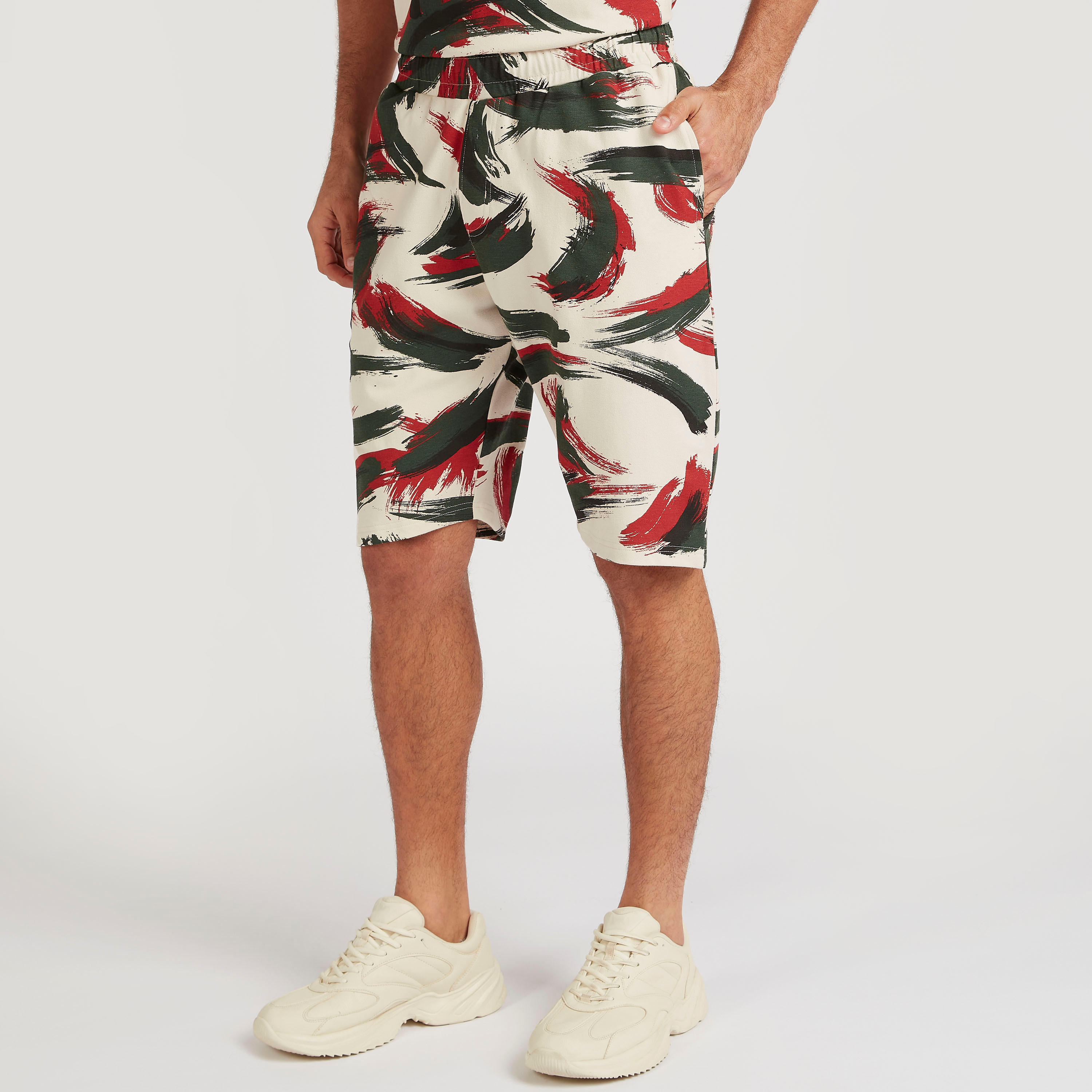شورت بقصة سليم وخصر مرن وطبعات من آيكونيك-men-clothing-bottoms-shorts-image-1