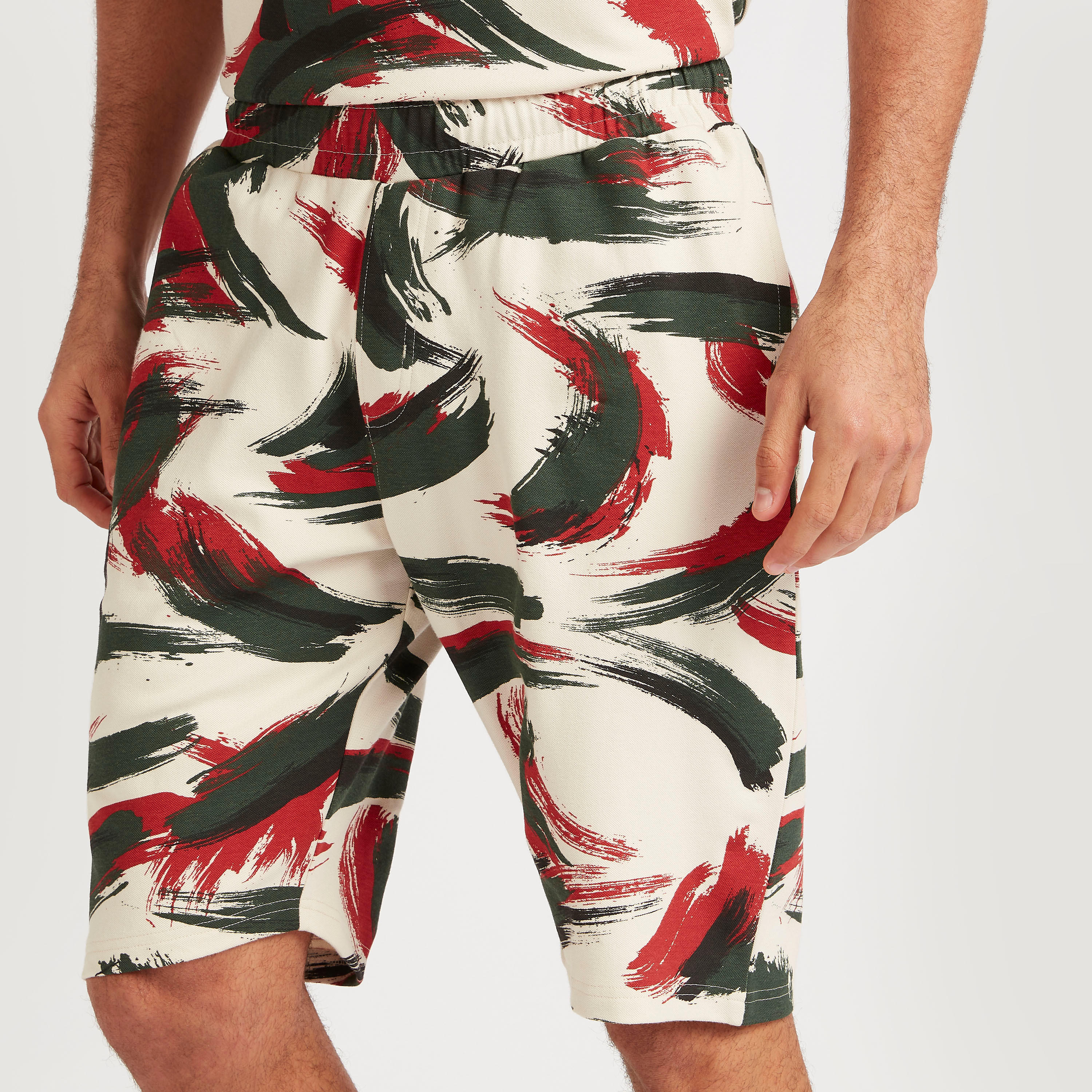 شورت بقصة سليم وخصر مرن وطبعات من آيكونيك-men-clothing-bottoms-shorts-image-3