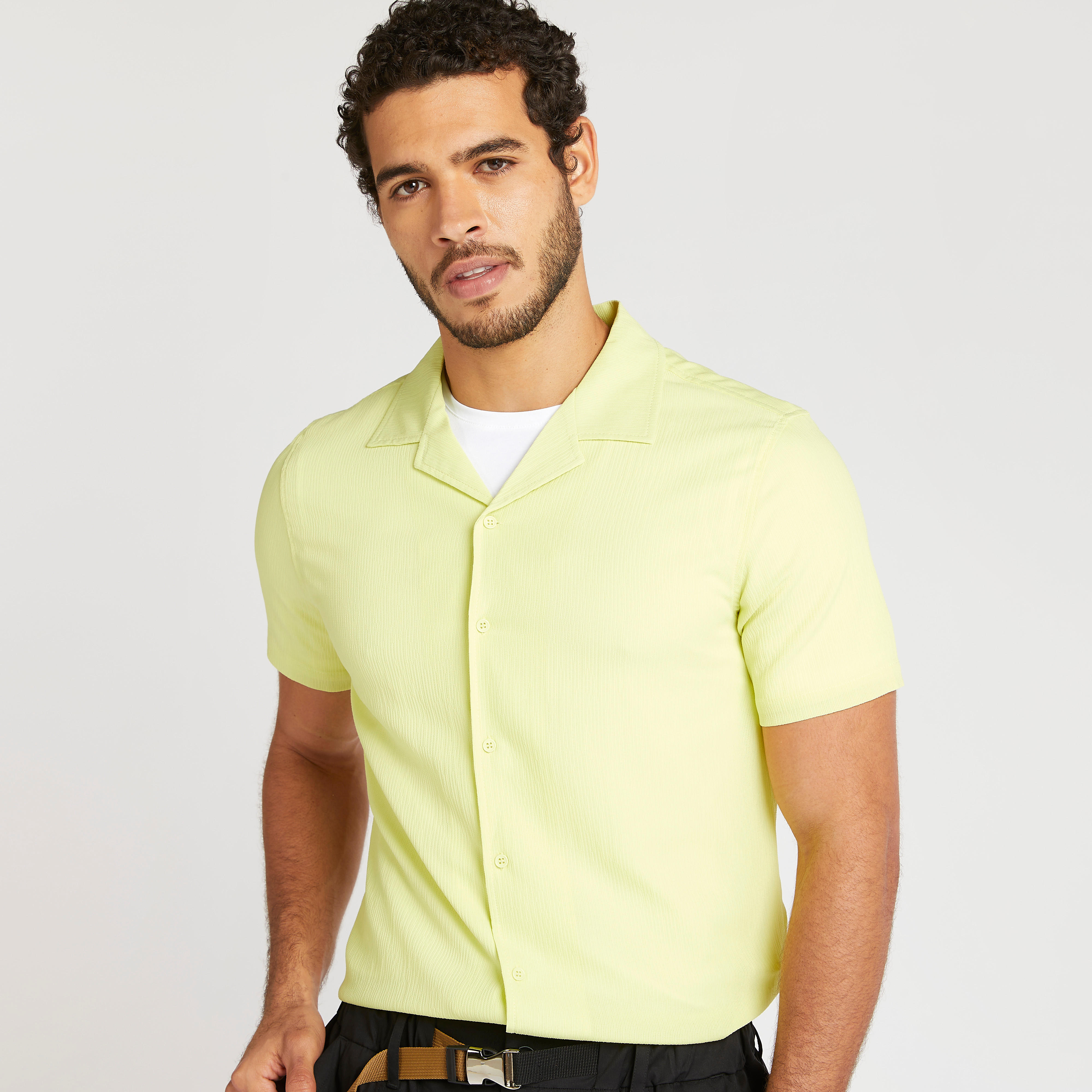 تيشيرت بارز الملمس بقصّة سليم وأكمام قصيرة من آيكونيك-men-clothing-shirts-image-5