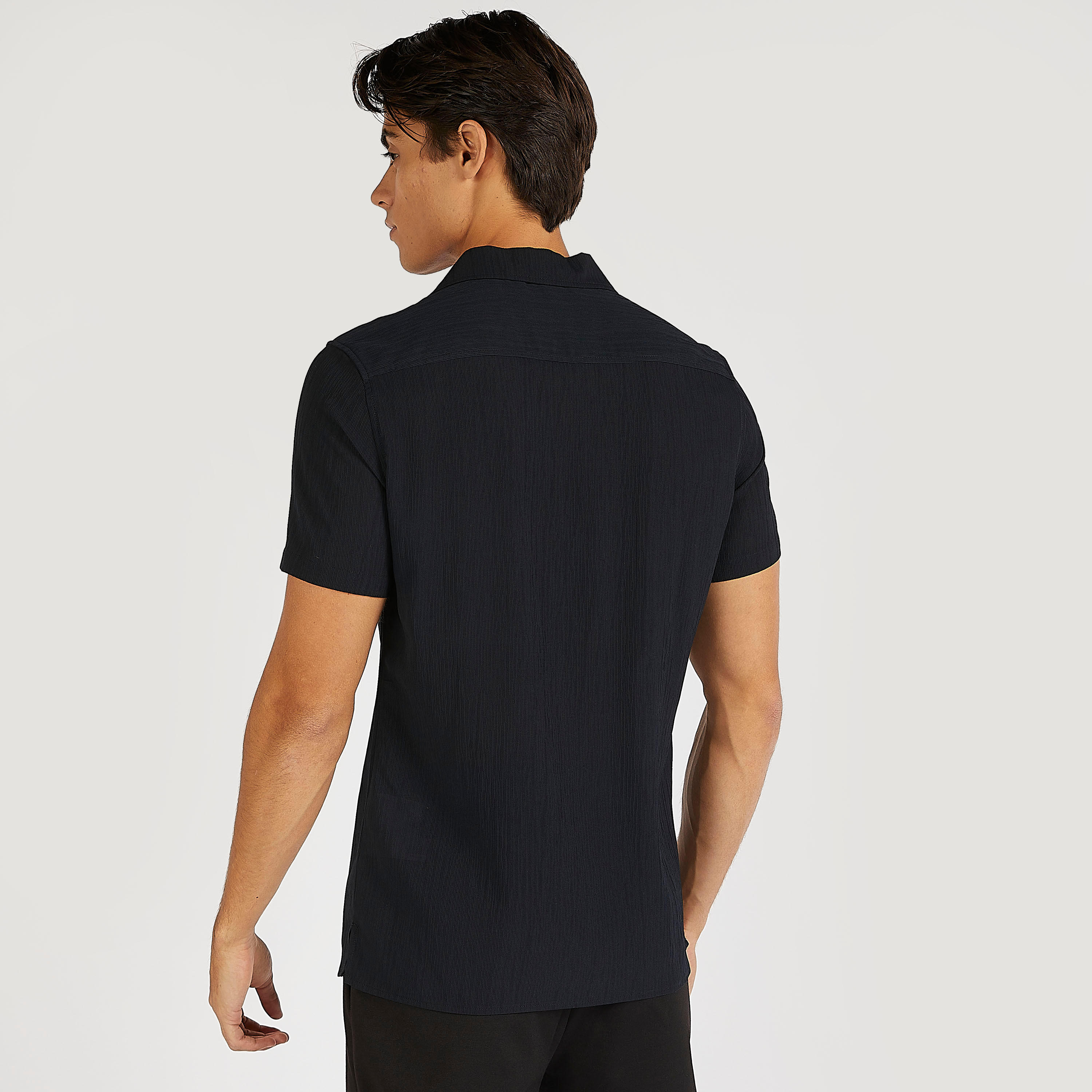 تيشيرت بارز الملمس بقصّة سليم وأكمام قصيرة من آيكونيك-men-clothing-shirts-image-1