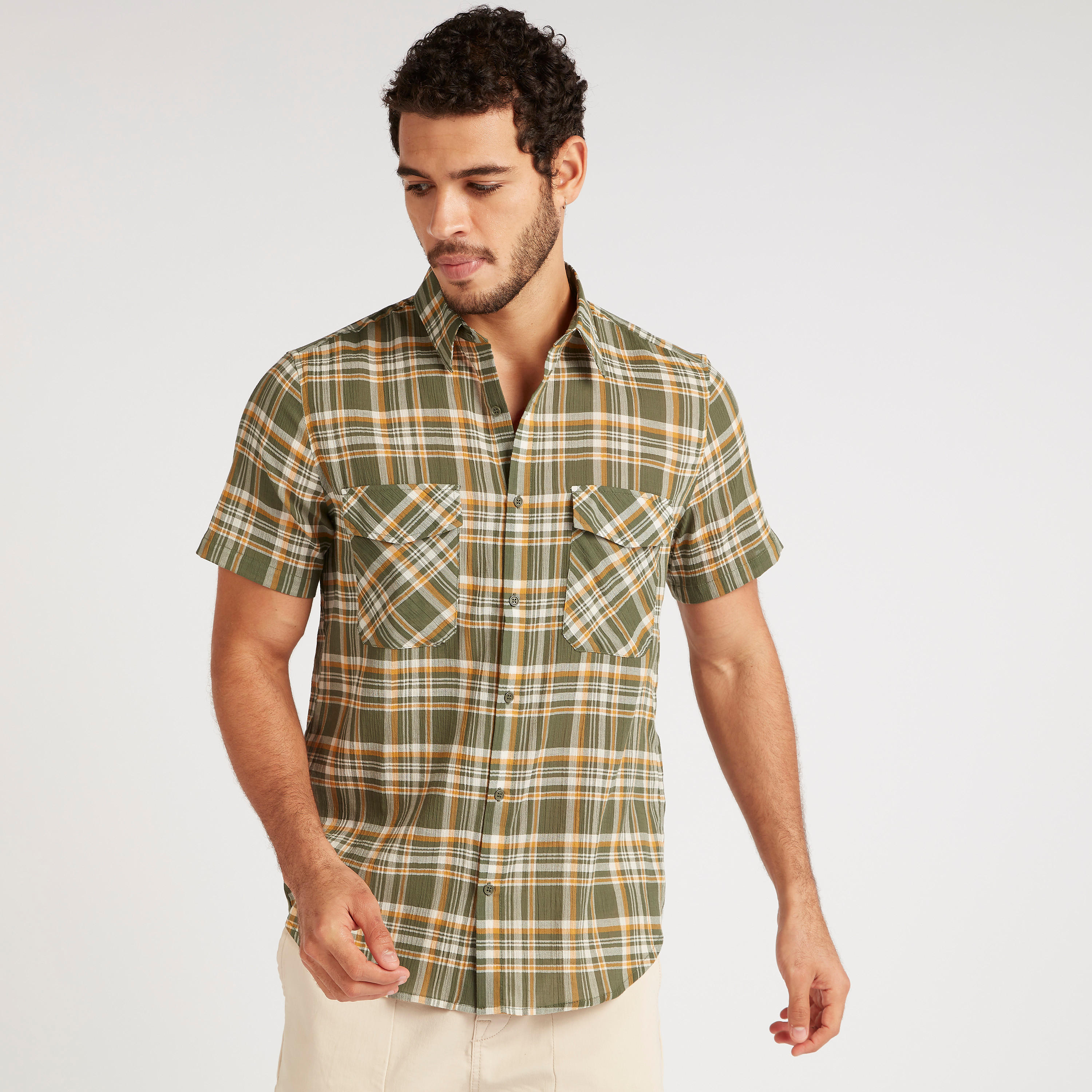 قميص كاروهات بقصة سليم وياقة عاديّة وأكمام قصيرة-men-clothing-shirts-image-5