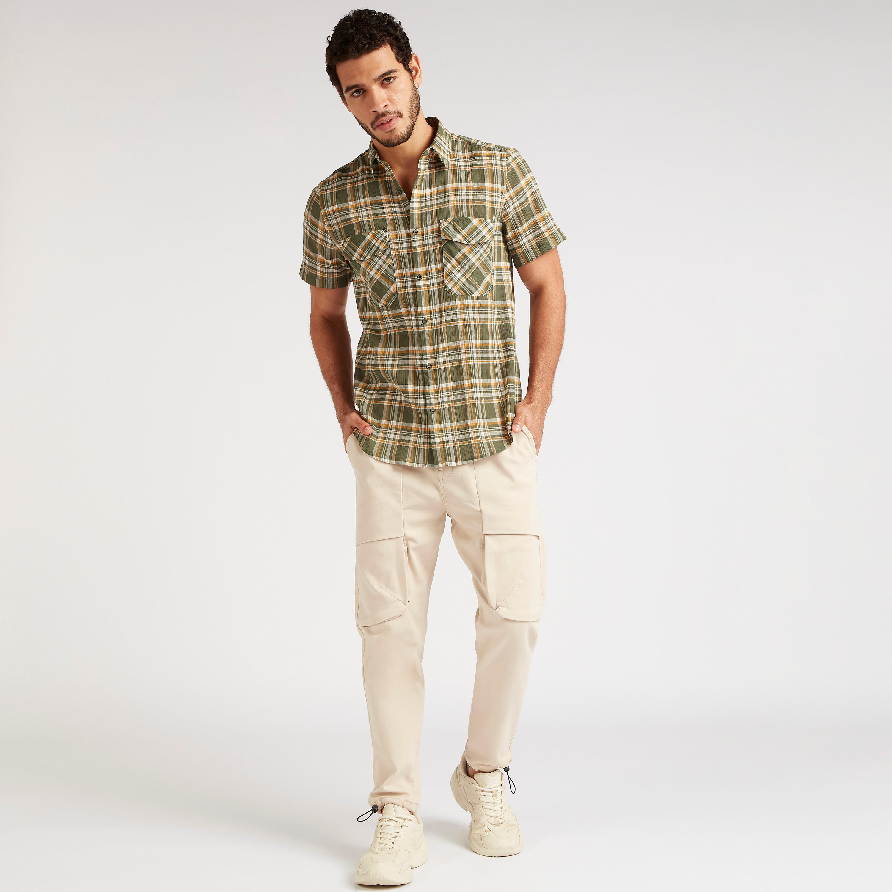 قميص كاروهات بقصة سليم وياقة عاديّة وأكمام قصيرة-men-clothing-shirts-image-4