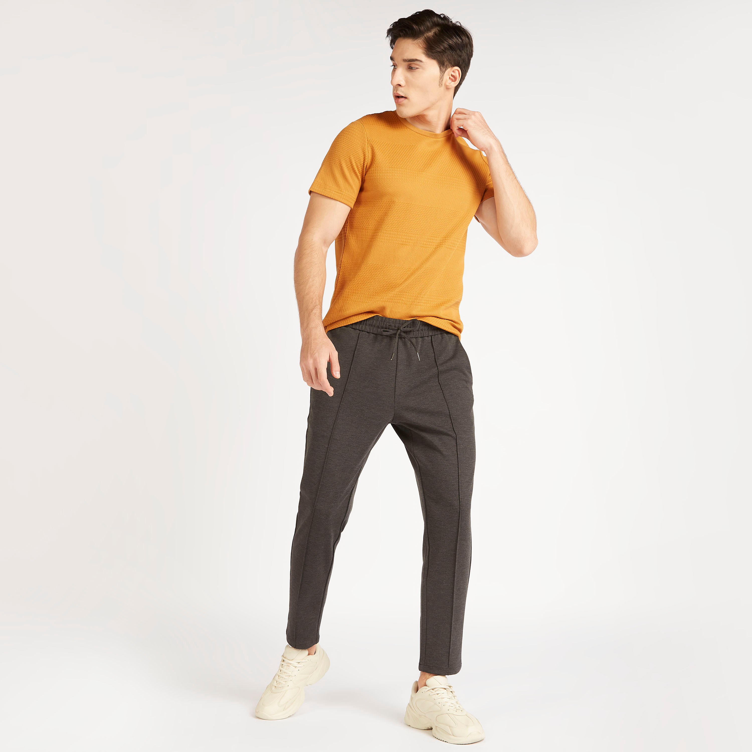 تيشيرت بارز الملمس بياقة ضيّقة من آيكونيك-men-clothing-tshirtsandpolos-tshirts-image-3