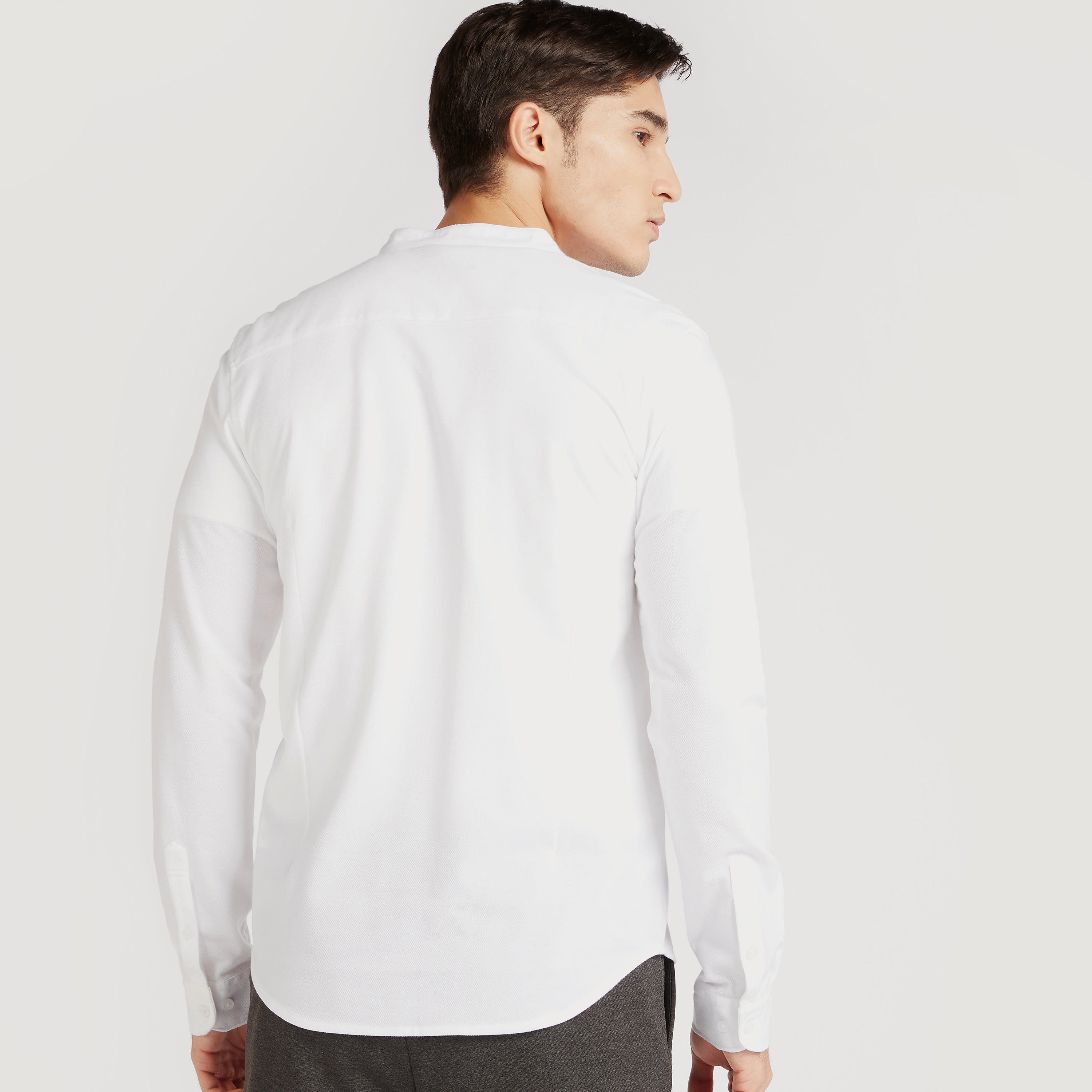 قميص بقصّة سليم وسحاب إغلاق وياقة ماندرين من آيكونيك-men-clothing-shirts-image-4