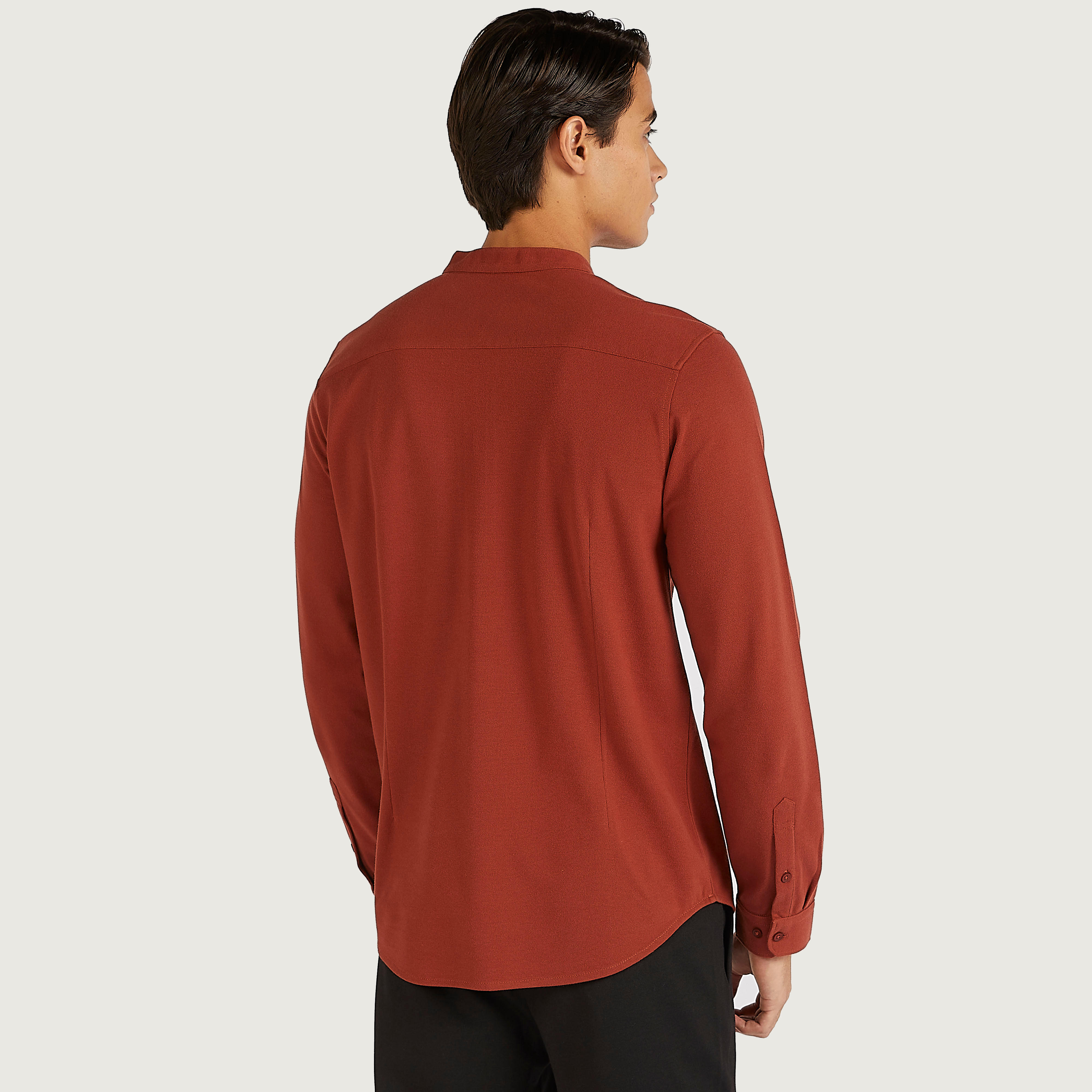 قميص بقصّة سليم وسحاب إغلاق وياقة ماندرين من آيكونيك-men-clothing-shirts-image-9