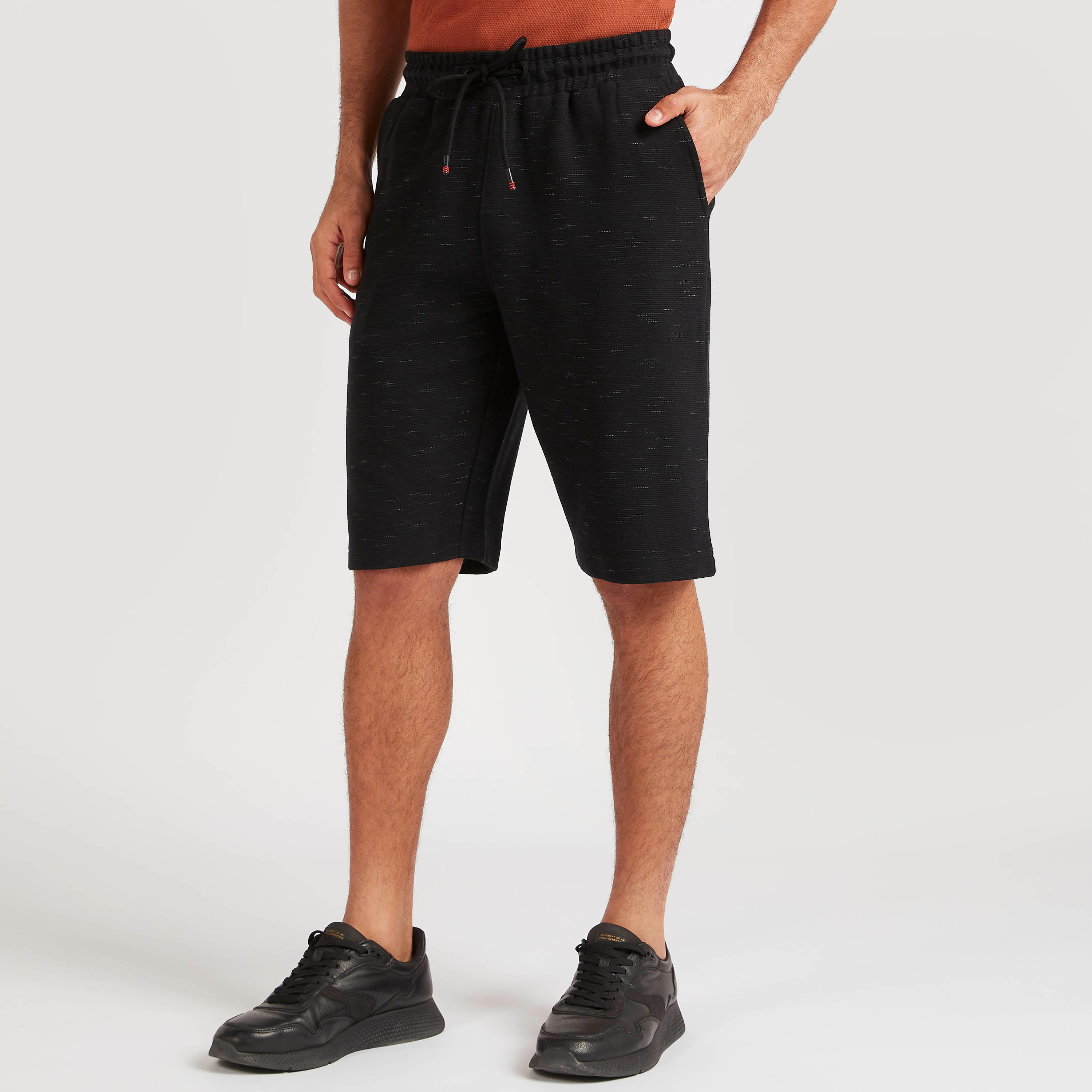 شورت بارز الملمس برباط إغلاق وجيوب من آيكونيك-men-clothing-bottoms-shorts-image-4