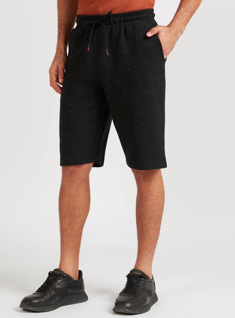 شورت بارز الملمس برباط إغلاق وجيوب من آيكونيك-men-clothing-bottoms-shorts-image-4