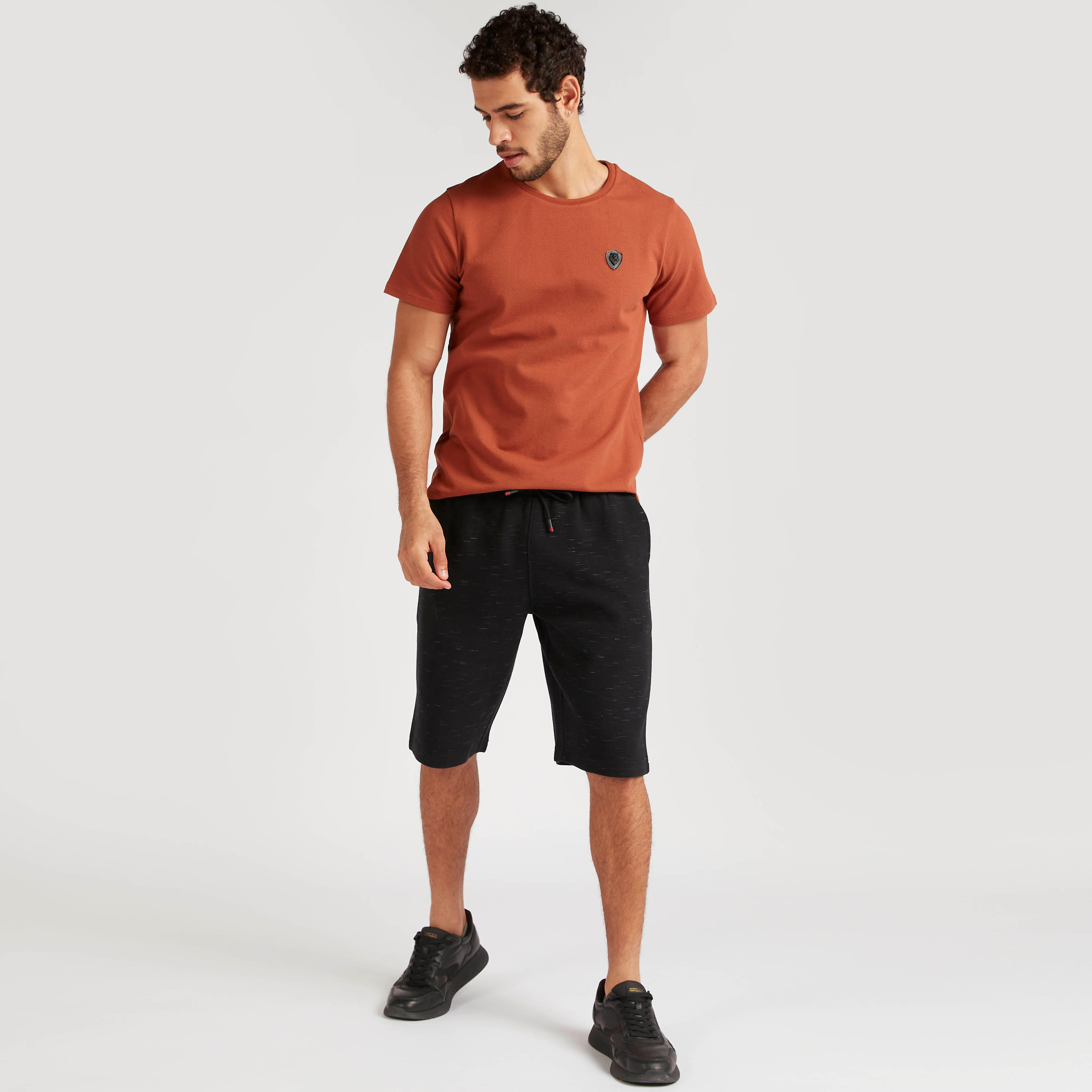 شورت بارز الملمس برباط إغلاق وجيوب من آيكونيك-men-clothing-bottoms-shorts-image-3