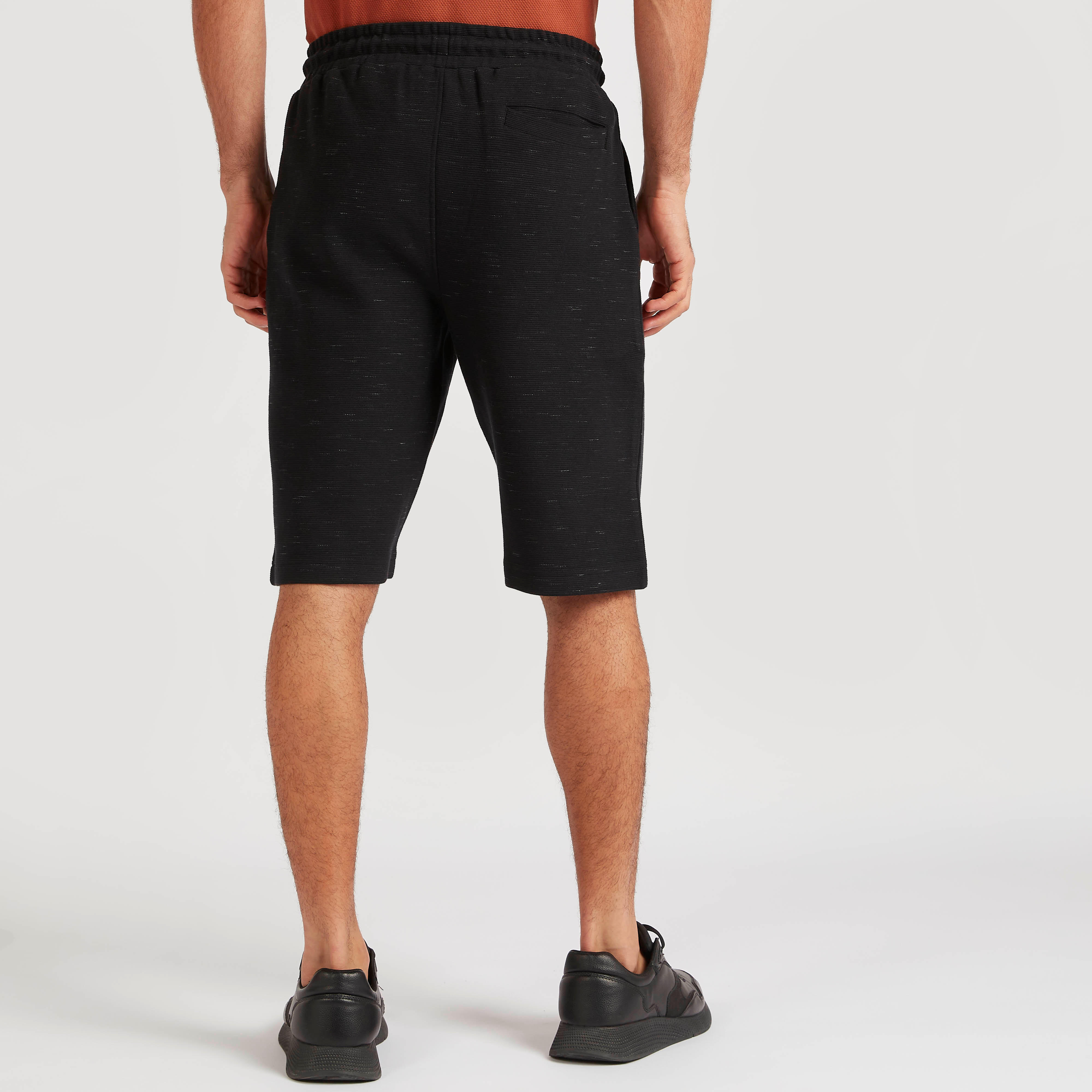 شورت بارز الملمس برباط إغلاق وجيوب من آيكونيك-men-clothing-bottoms-shorts-image-1