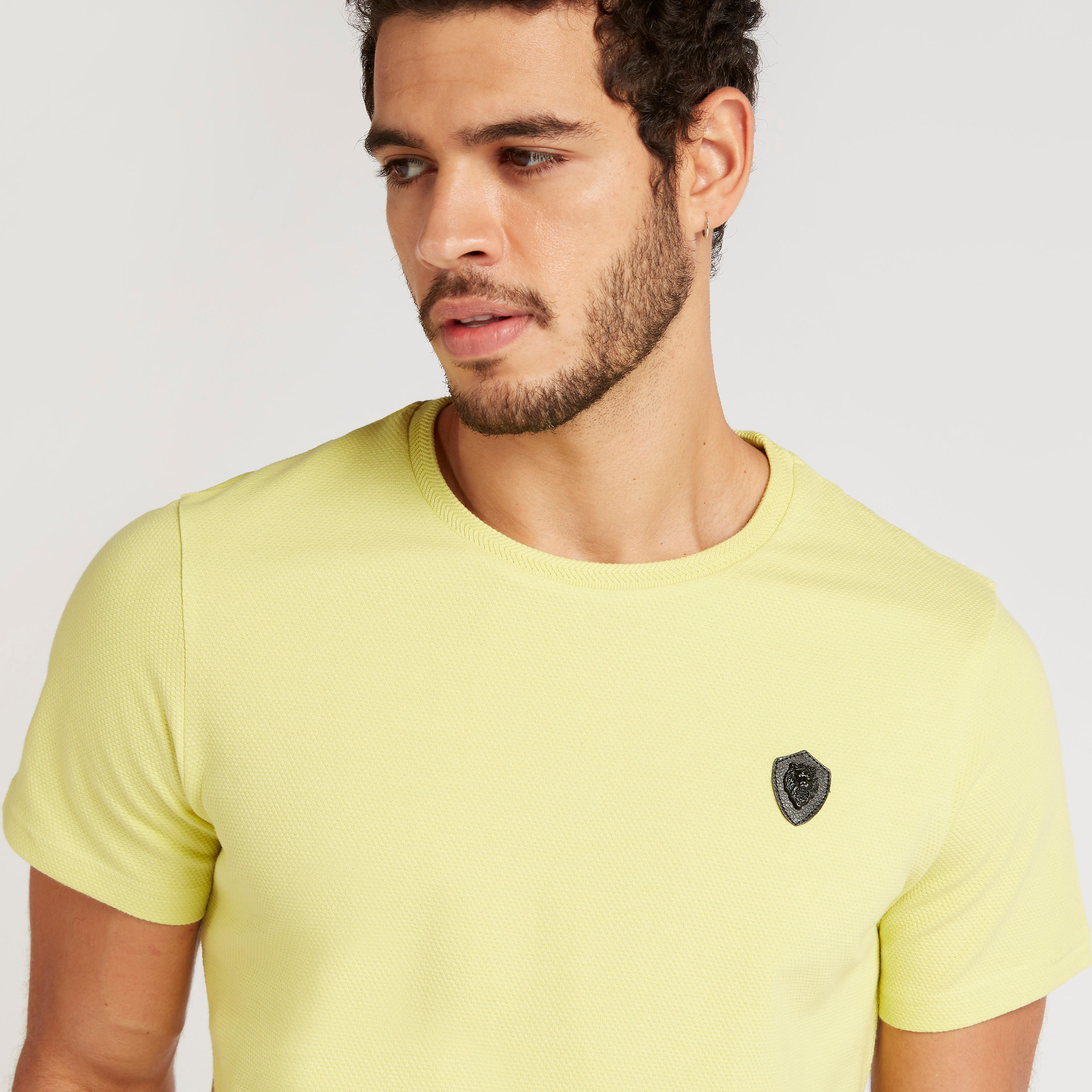تيشيرت بياقة ضيّقة وأكمام قصيرة من آيكونيك-men-clothing-tshirtsandpolos-tshirts-image-4