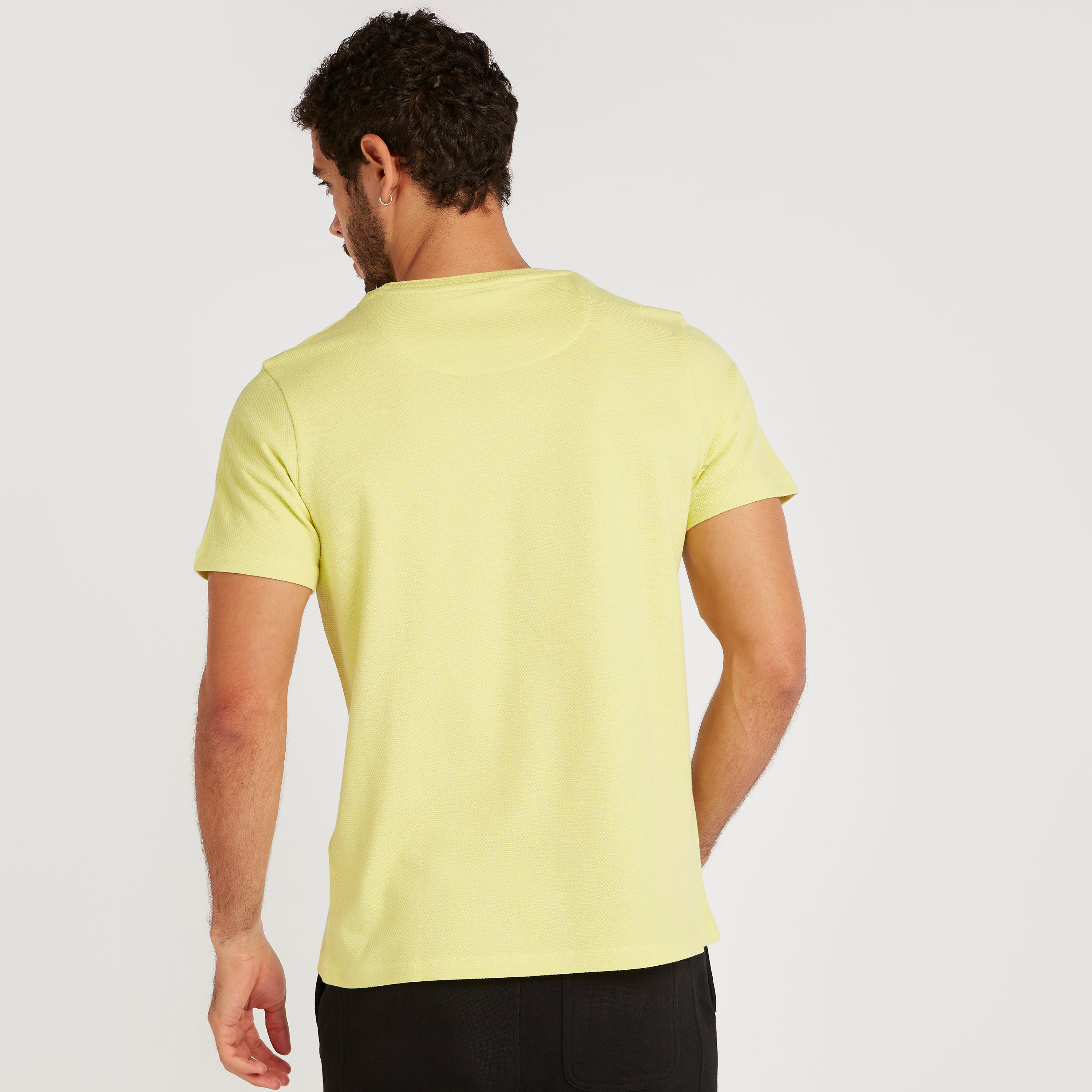 تيشيرت بياقة ضيّقة وأكمام قصيرة من آيكونيك-men-clothing-tshirtsandpolos-tshirts-image-3