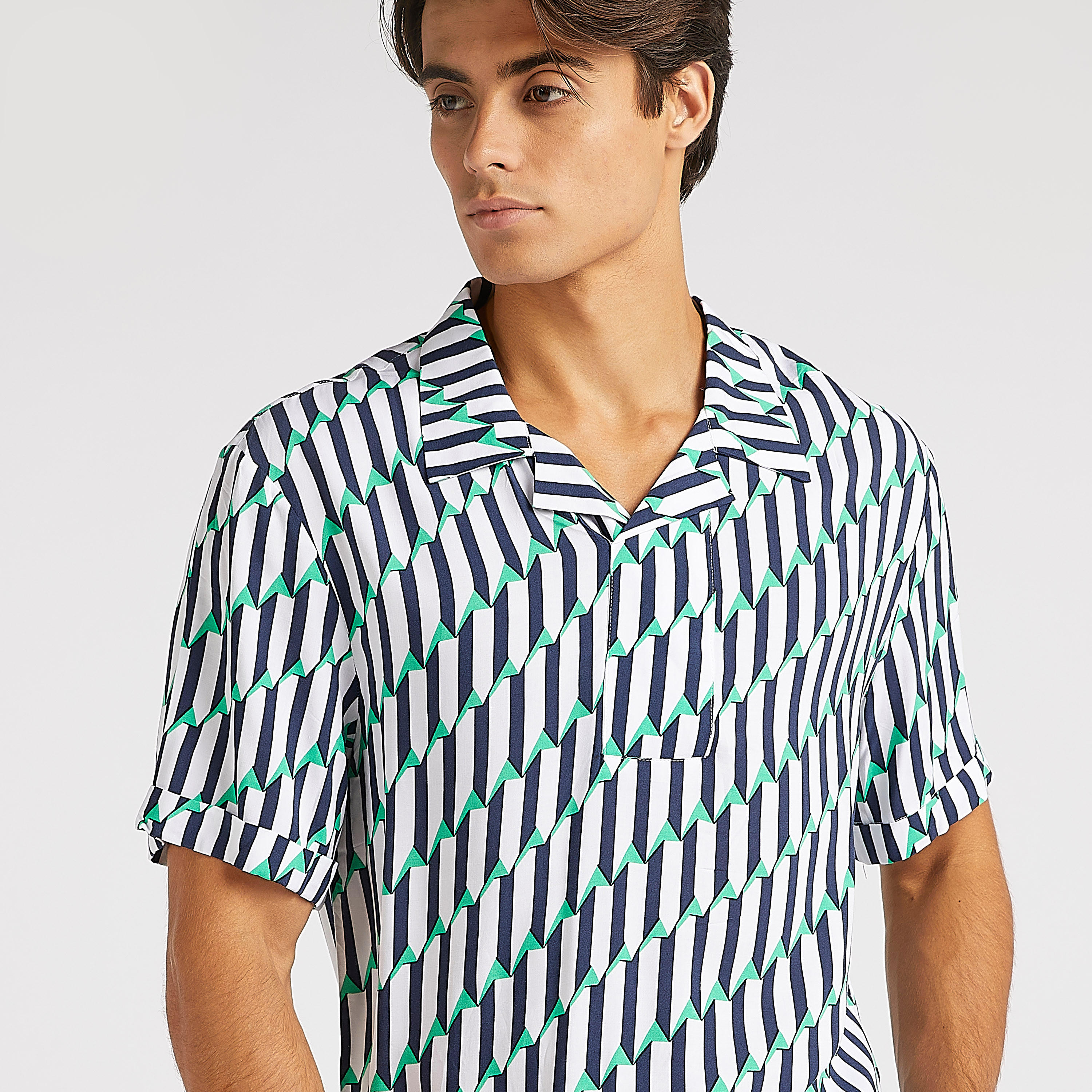 تيشيرت بارز الملمس بقصّة سليم وأكمام قصيرة من آيكونيك-men-clothing-shirts-image-3