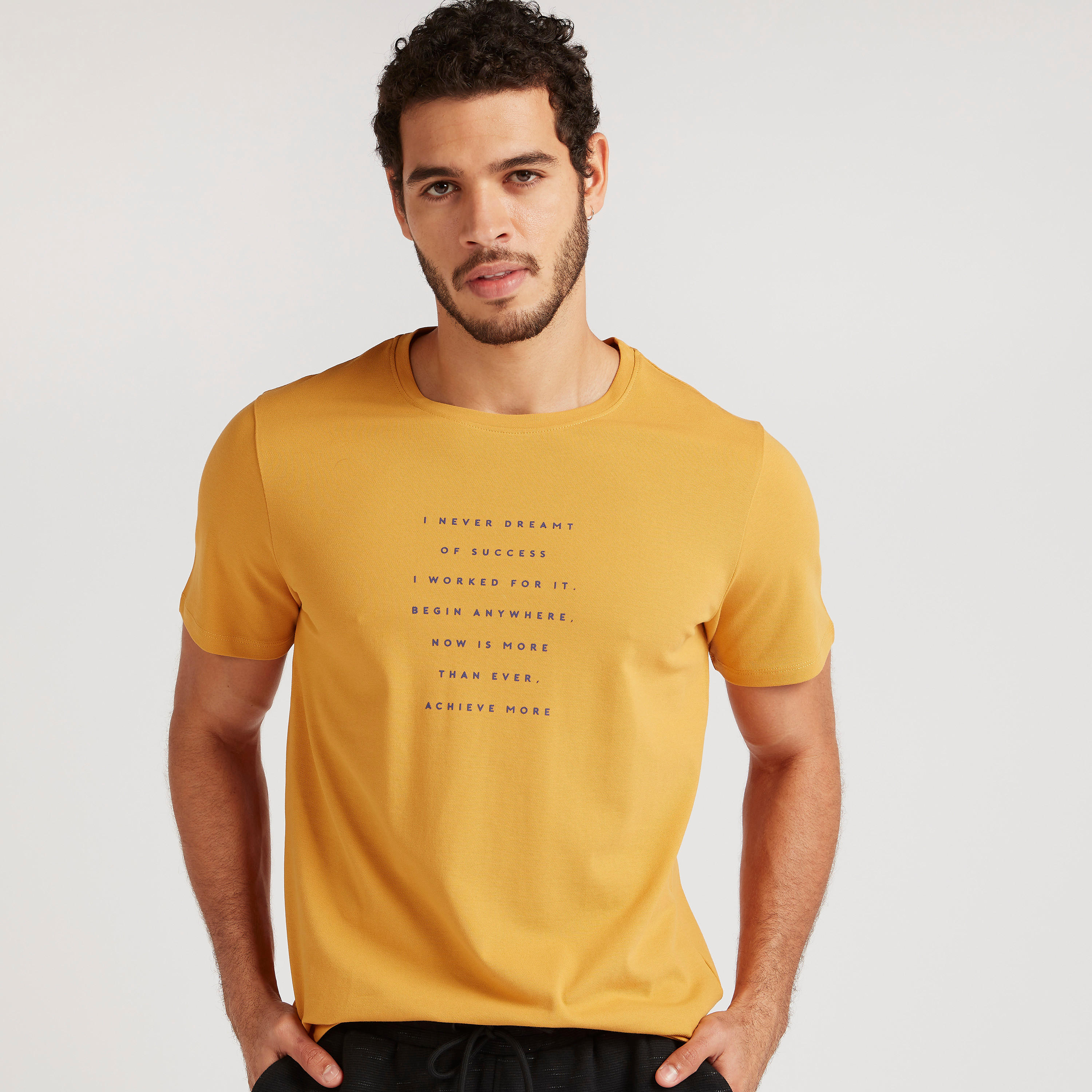 تيشيرت بياقة ضيّقة وأكمام قصيرة وطبعات من آيكونيك-men-clothing-tshirtsandpolos-tshirts-image-1