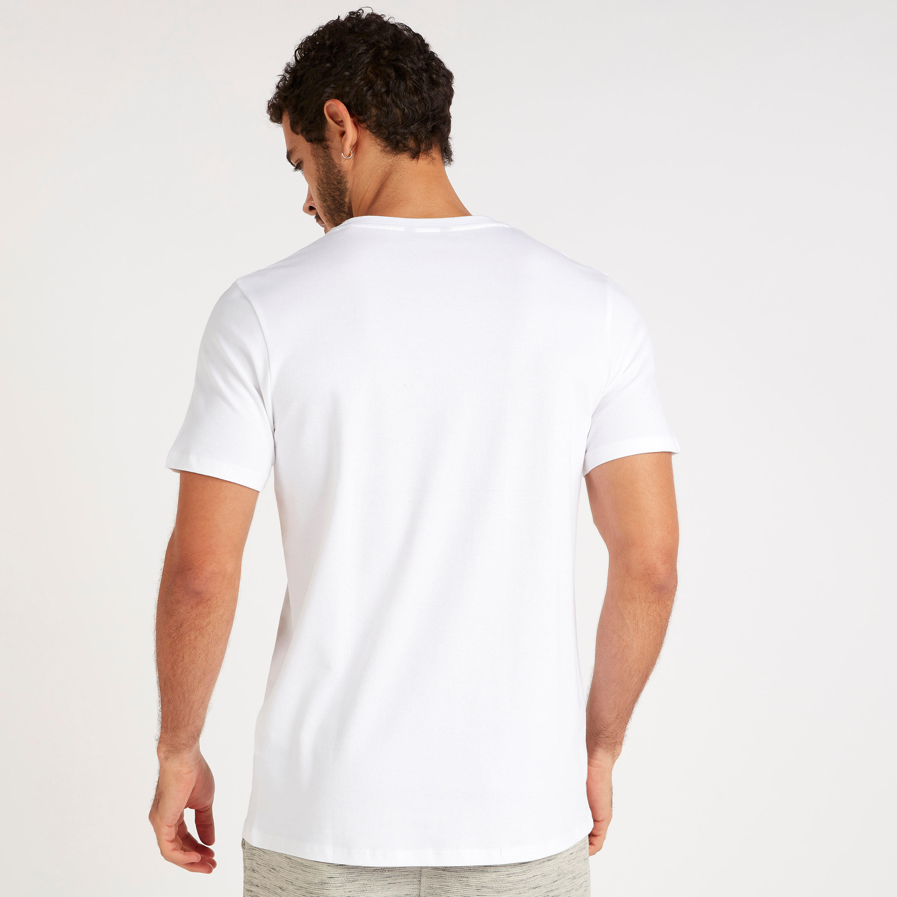 تيشيرت بياقة ضيّقة وأكمام قصيرة وطبعات من آيكونيك-men-clothing-tshirtsandpolos-tshirts-image-4