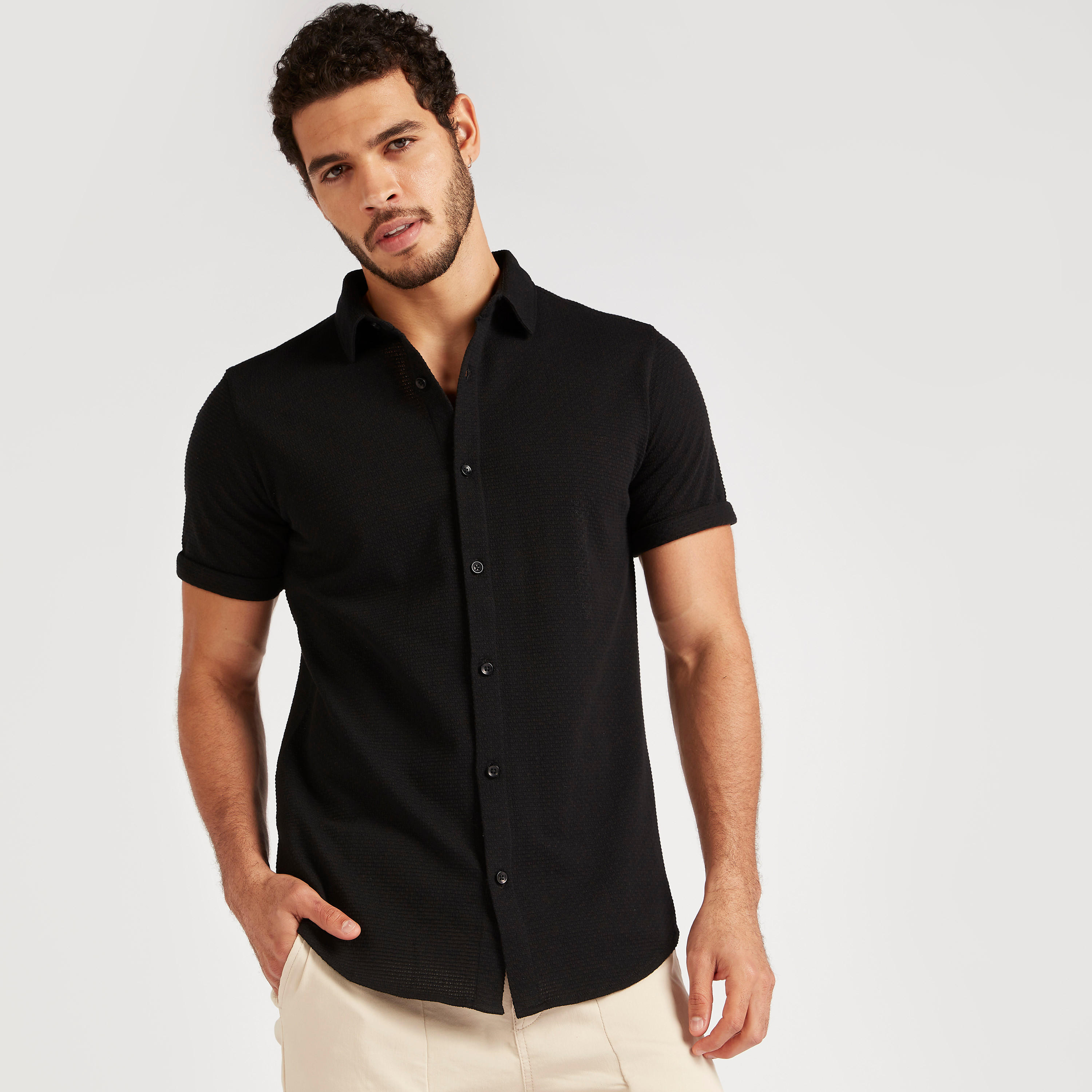 قميص بارز الملمس بأكمام قصيرة من آيكونيك-men-clothing-shirts-image-1
